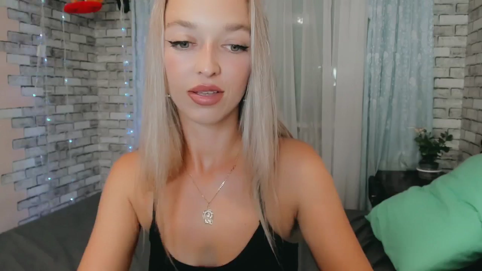 Gallery image thumbnail from Ambri_Lili's myfreecams stream on, 08/14/2024, 19:09 image 12 of 20