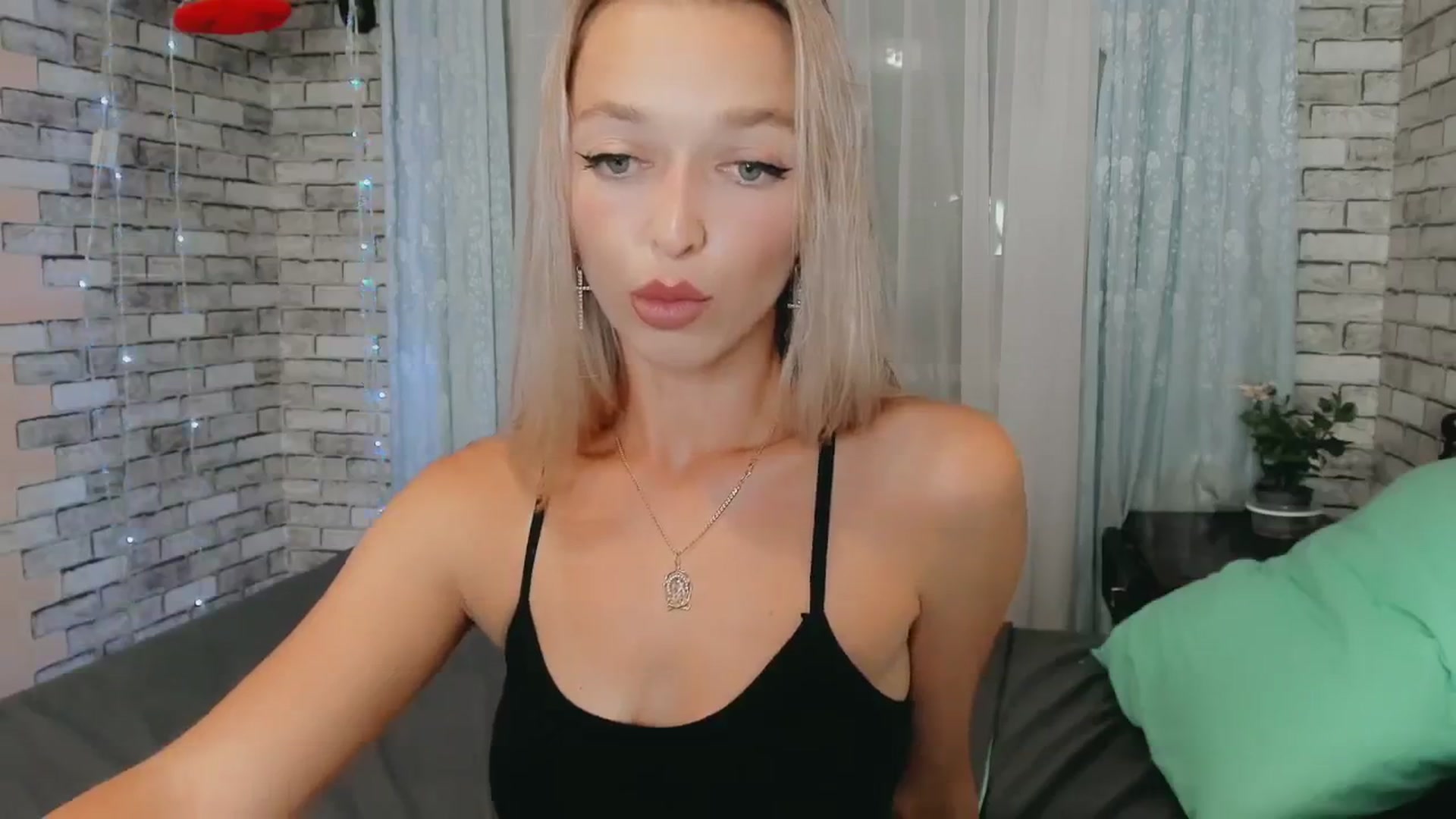 Gallery image thumbnail from Ambri_Lili's myfreecams stream on, 08/14/2024, 19:09 image 11 of 20
