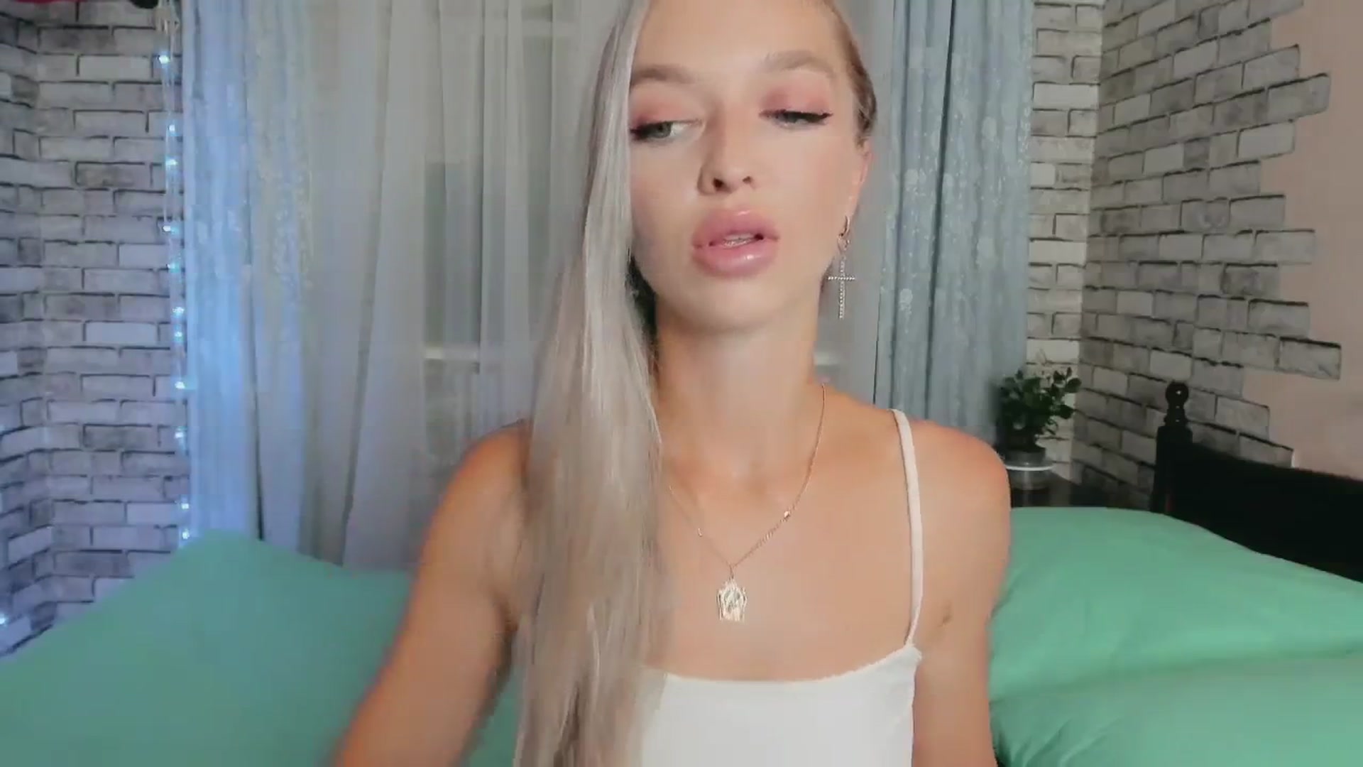 Gallery image thumbnail from Ambri_Lili's myfreecams stream on, 08/16/2024, 19:14 image 7 of 20
