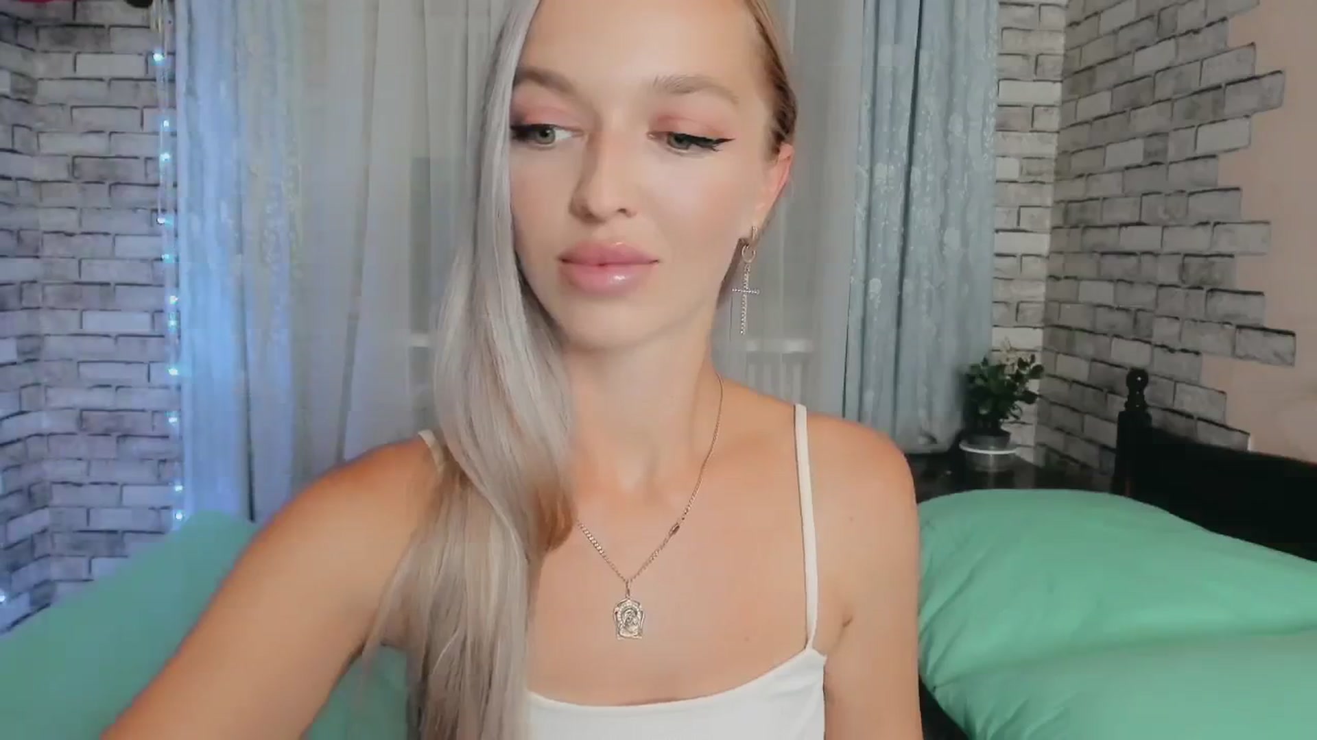 Gallery image thumbnail from Ambri_Lili's myfreecams stream on, 08/16/2024, 19:14 image 11 of 20