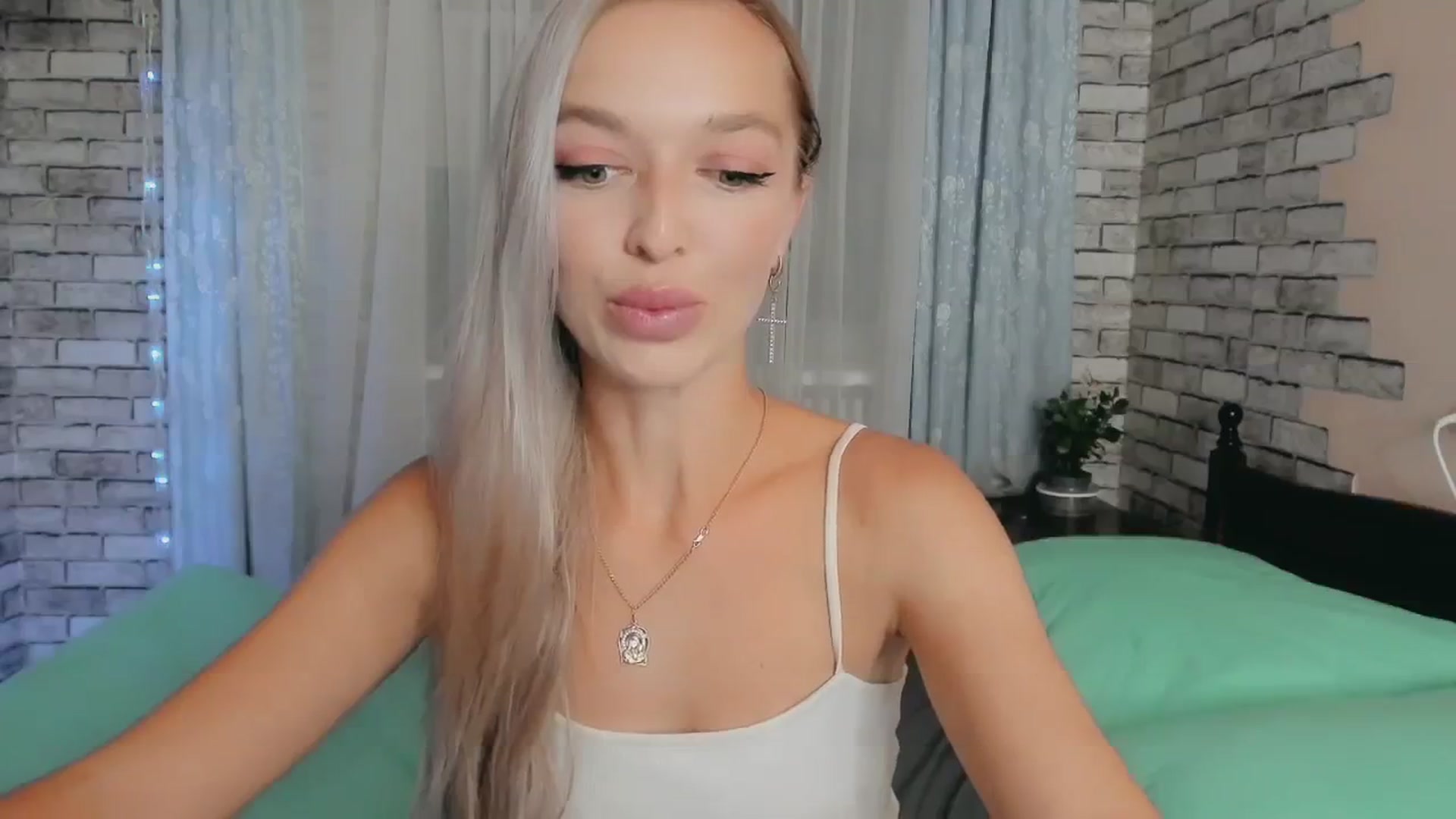 Gallery image thumbnail from Ambri_Lili's myfreecams stream on, 08/16/2024, 19:14 image 3 of 20