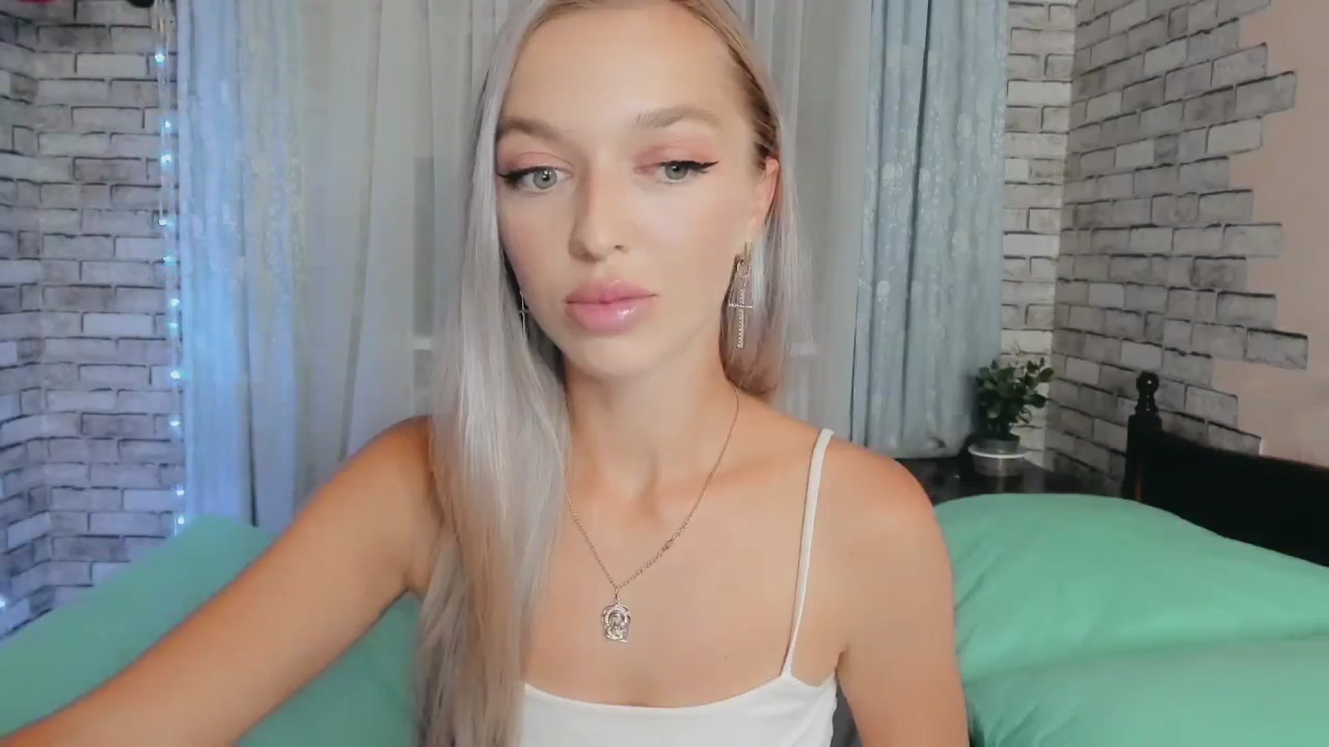 Gallery image thumbnail from Ambri_Lili's myfreecams stream on, 08/16/2024, 19:14 image 19 of 20