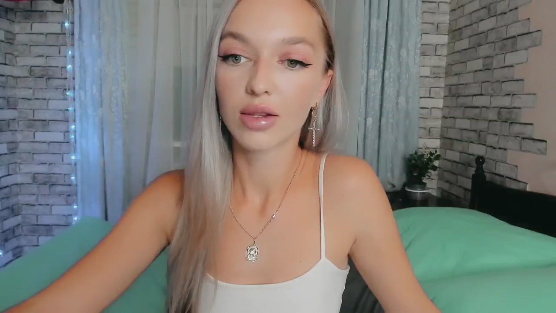 Gallery image thumbnail from Ambri_Lili's myfreecams stream on, 08/16/2024, 19:14 image 18 of 20