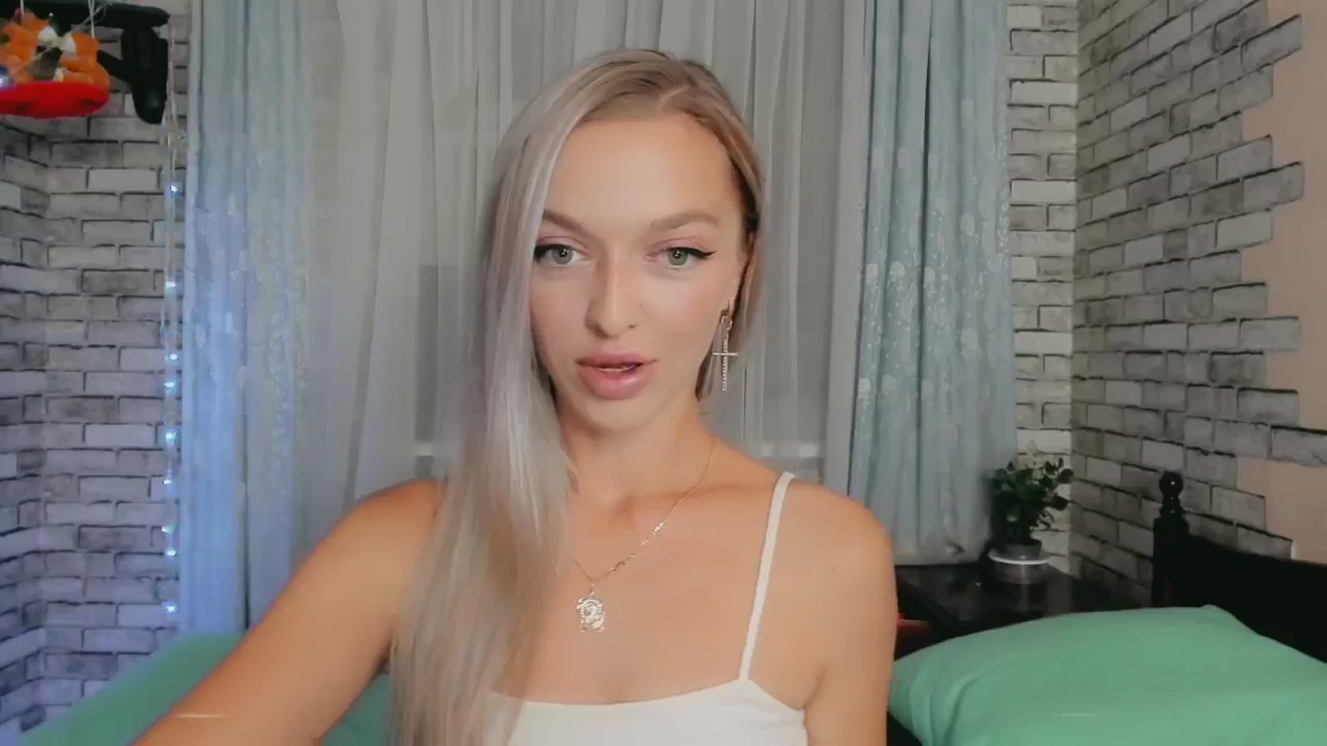Gallery image thumbnail from Ambri_Lili's myfreecams stream on, 08/16/2024, 19:46 image 11 of 20