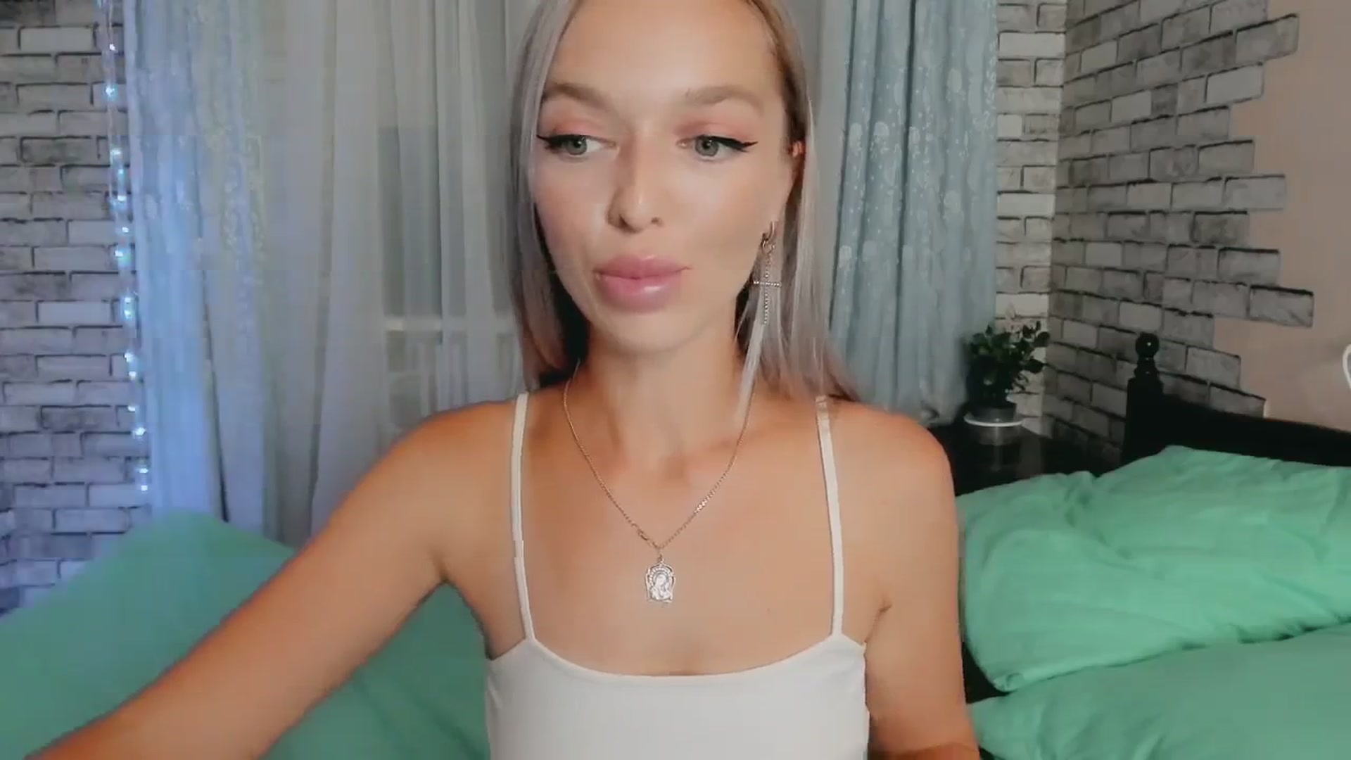 Gallery image thumbnail from Ambri_Lili's myfreecams stream on, 08/16/2024, 20:53 image 10 of 20