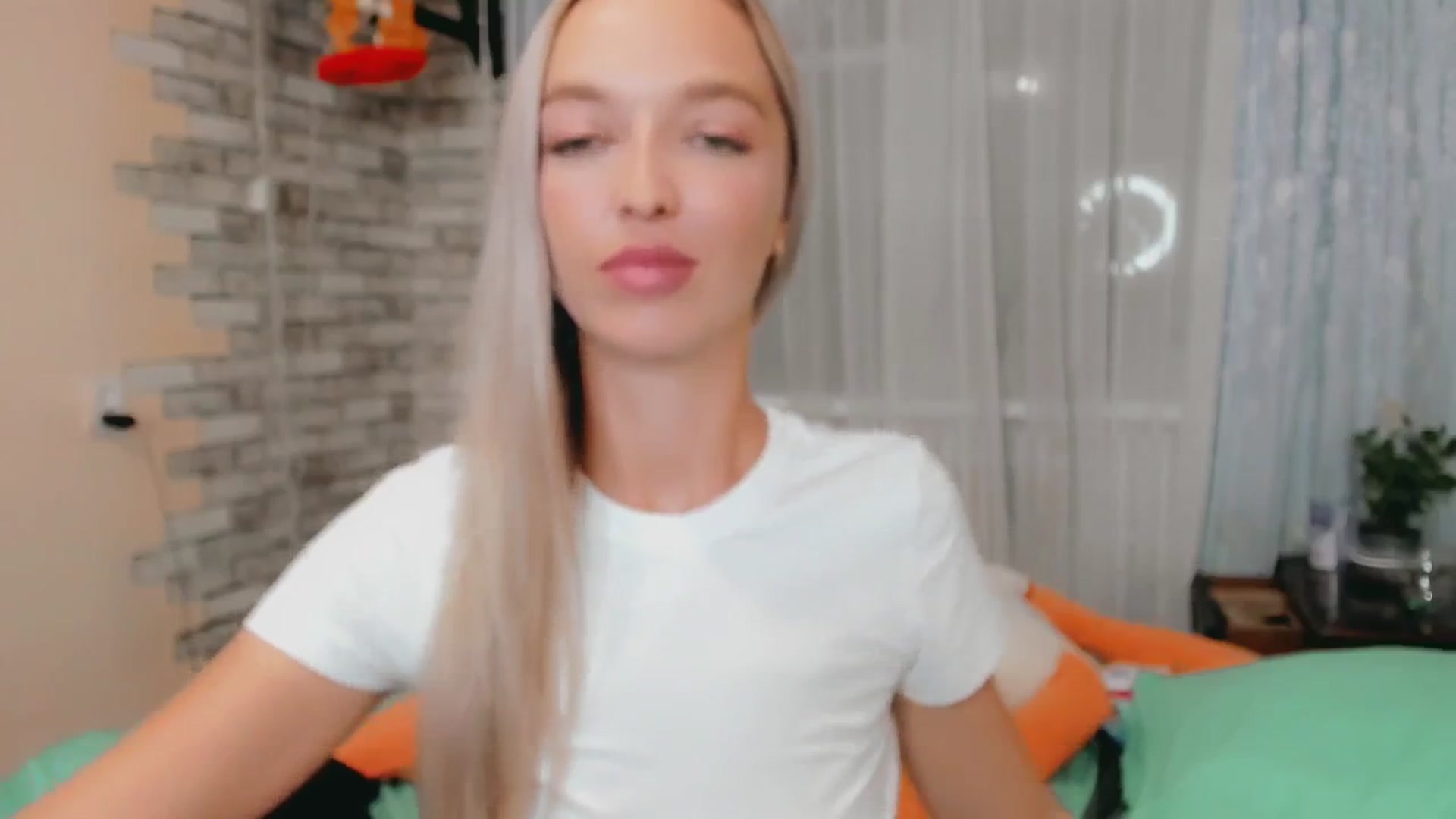 Gallery image thumbnail from Ambri_Lili's myfreecams stream on, 08/18/2024, 20:50 image 9 of 20