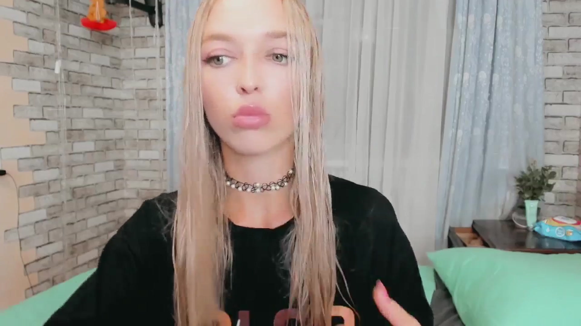 Gallery image thumbnail from Ambri_Lili's myfreecams stream on, 08/25/2024, 19:41 image 2 of 20