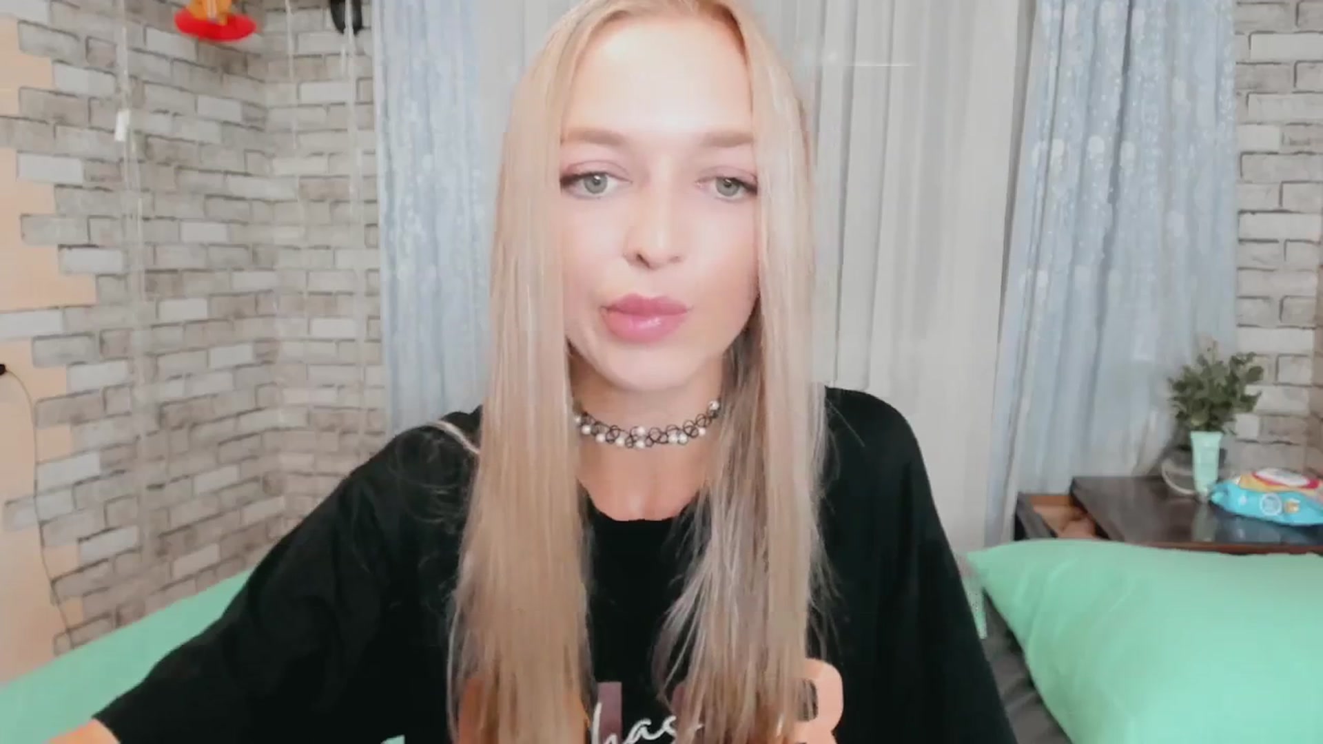 Gallery image thumbnail from Ambri_Lili's myfreecams stream on, 08/25/2024, 19:41 image 8 of 20