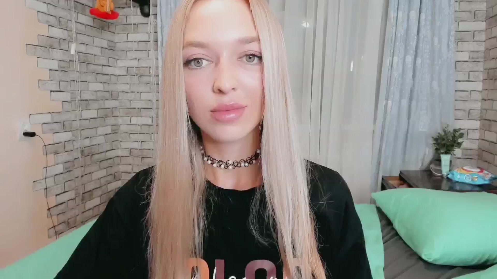 Gallery image thumbnail from Ambri_Lili's myfreecams stream on, 08/25/2024, 19:41 image 14 of 20