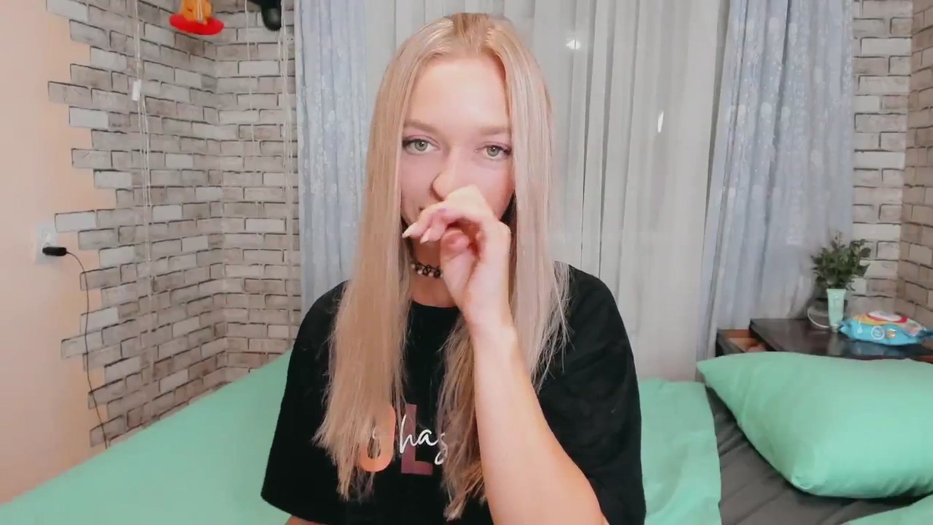 Gallery image thumbnail from Ambri_Lili's myfreecams stream on, 08/25/2024, 19:41 image 15 of 20