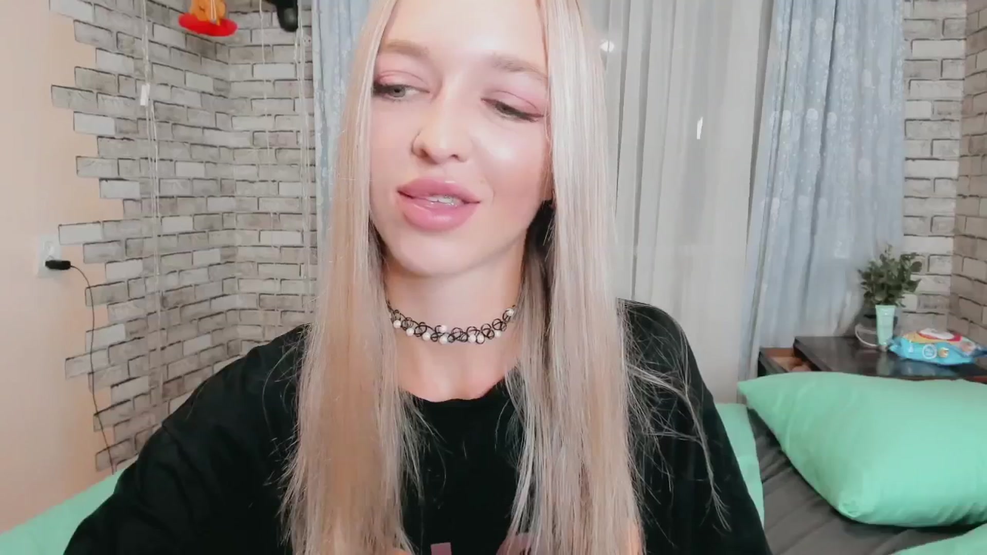 Gallery image thumbnail from Ambri_Lili's myfreecams stream on, 08/25/2024, 19:41 image 19 of 20