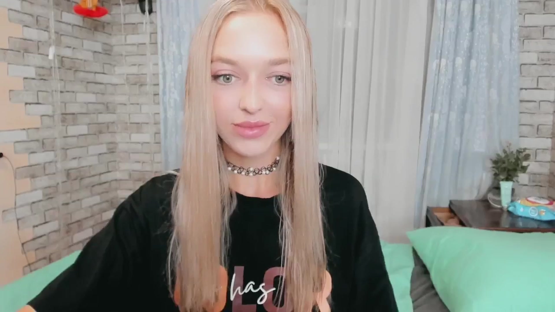 Gallery image thumbnail from Ambri_Lili's myfreecams stream on, 08/25/2024, 19:41 image 9 of 20