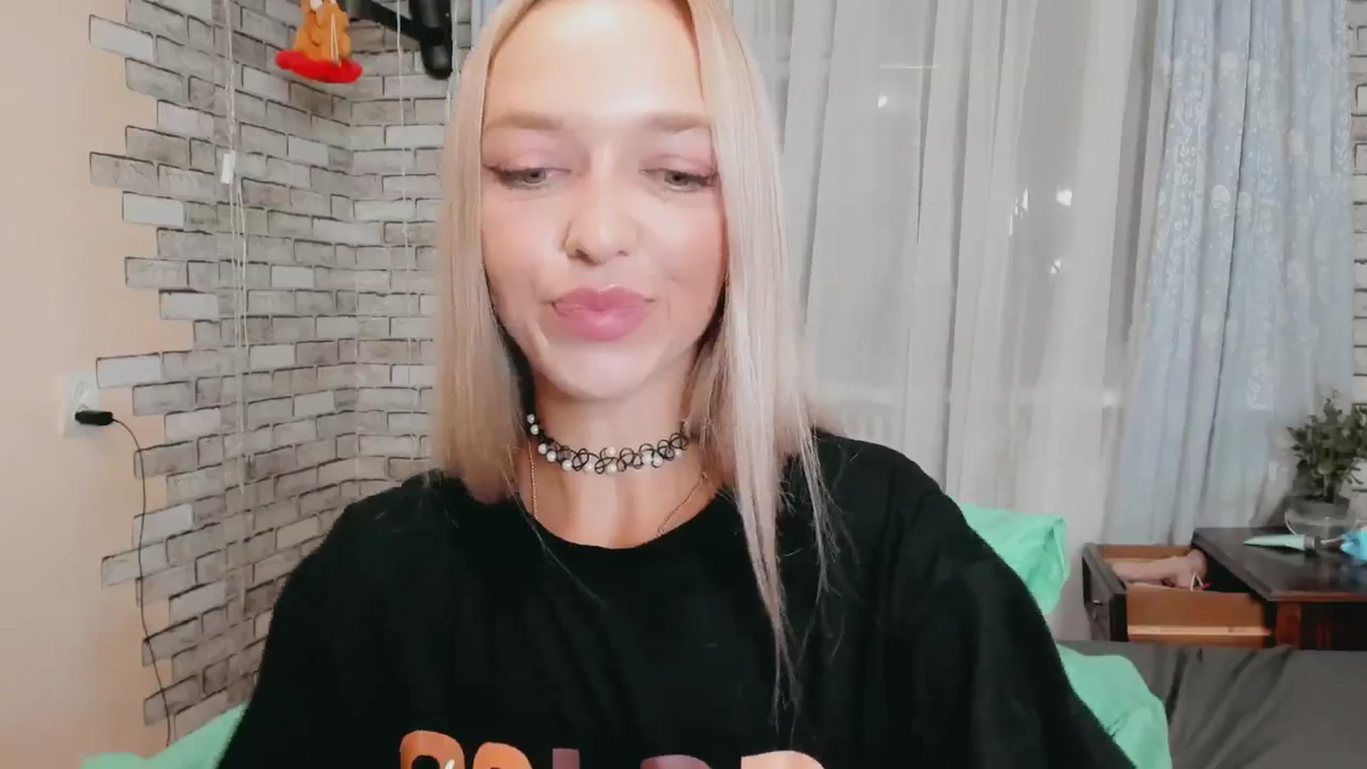 Gallery image thumbnail from Ambri_Lili's myfreecams stream on, 08/25/2024, 21:38 image 19 of 20