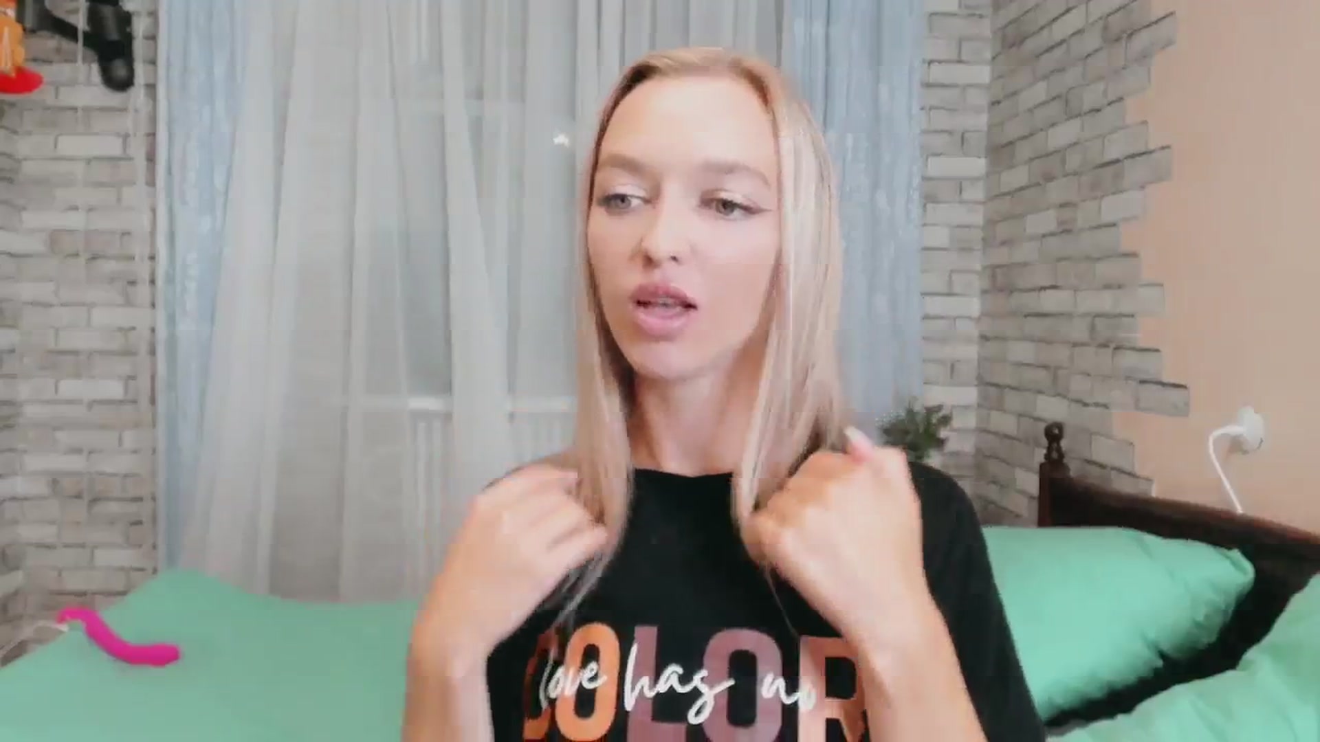 Gallery image thumbnail from Ambri_Lili's myfreecams stream on, 08/26/2024, 20:04 image 4 of 20