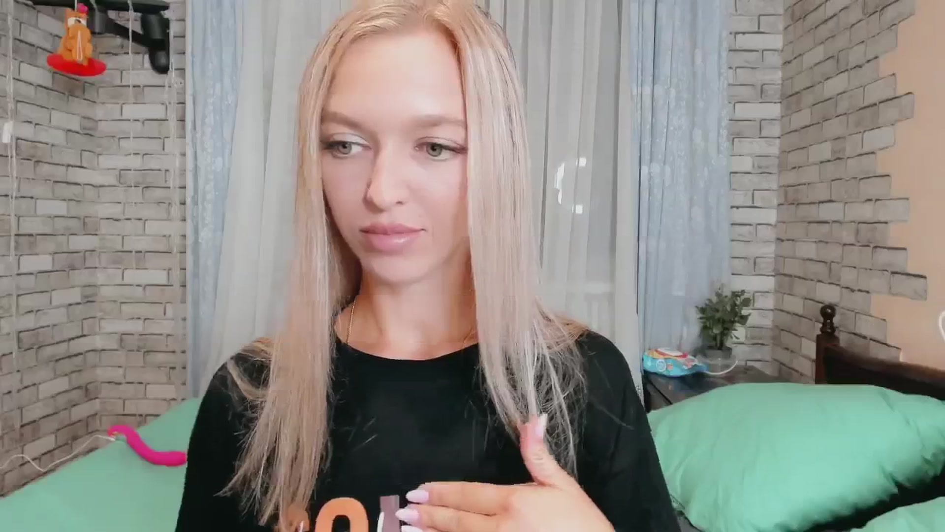 Gallery image thumbnail from Ambri_Lili's myfreecams stream on, 08/26/2024, 20:04 image 3 of 20