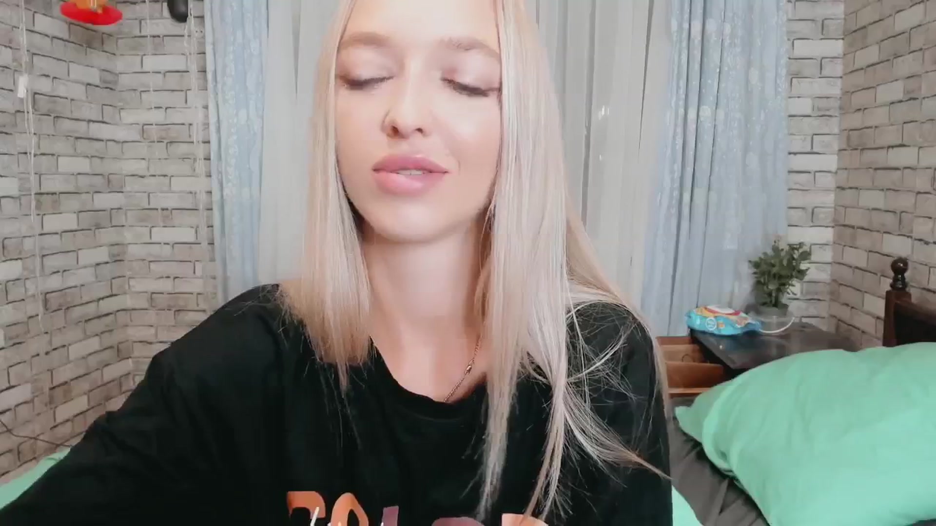 Gallery image thumbnail from Ambri_Lili's myfreecams stream on, 08/26/2024, 21:24 image 18 of 20