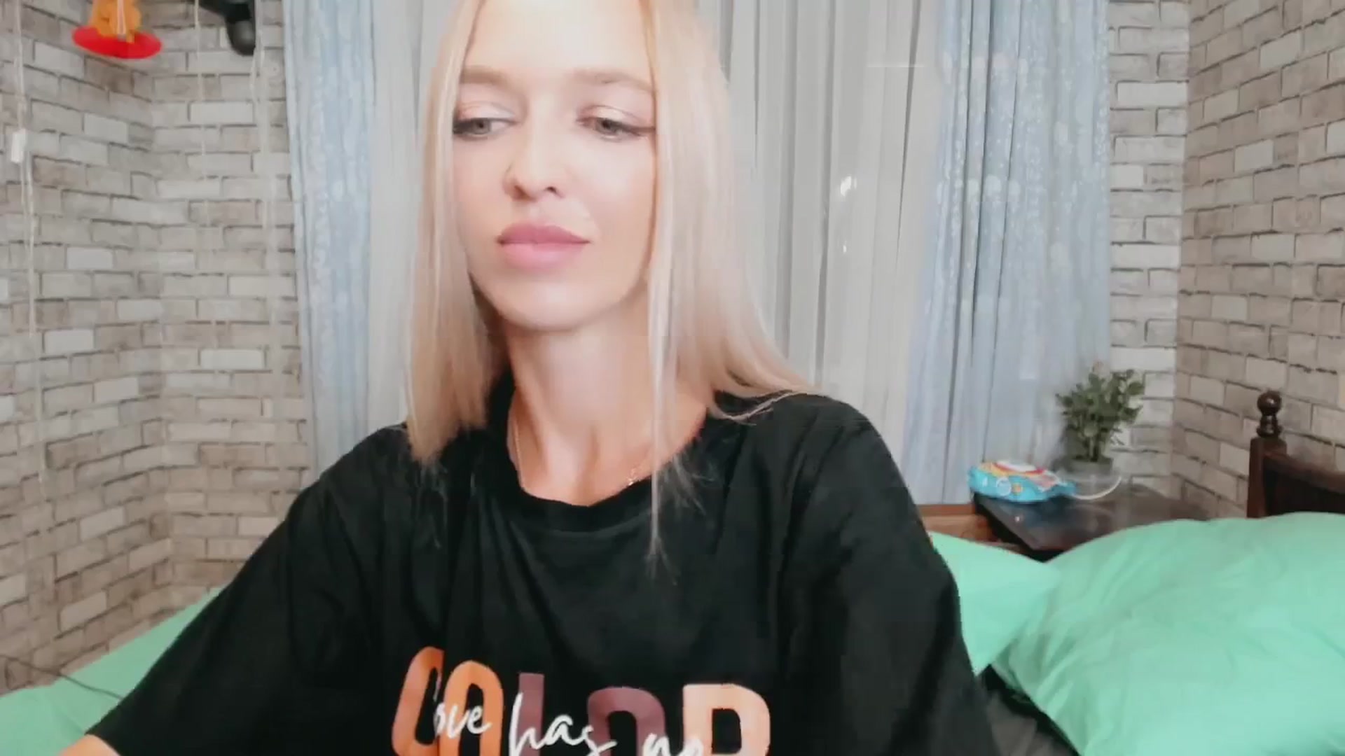 Gallery image thumbnail from Ambri_Lili's myfreecams stream on, 08/26/2024, 21:43 image 7 of 20