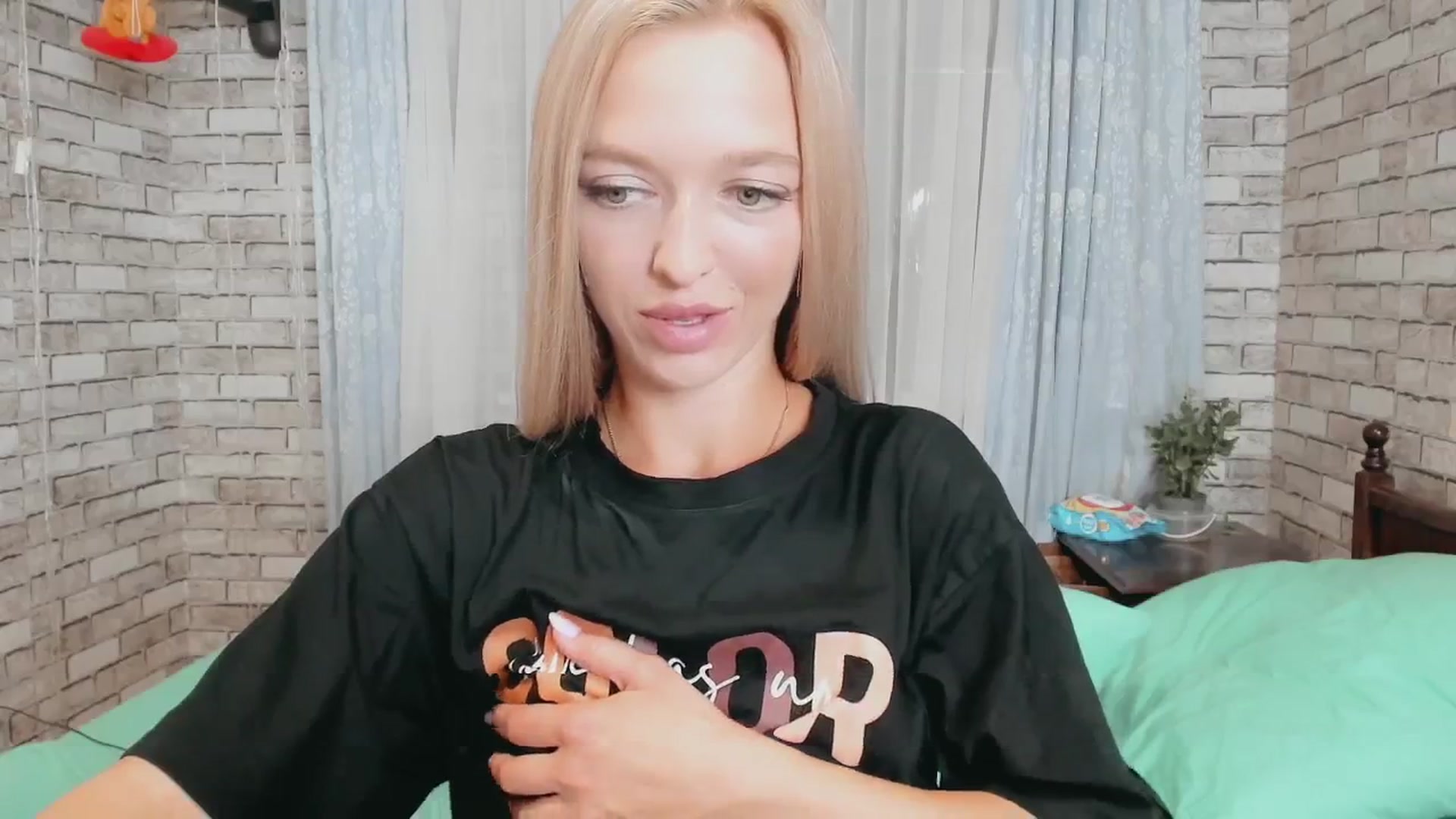 Gallery image thumbnail from Ambri_Lili's myfreecams stream on, 08/26/2024, 21:43 image 8 of 20