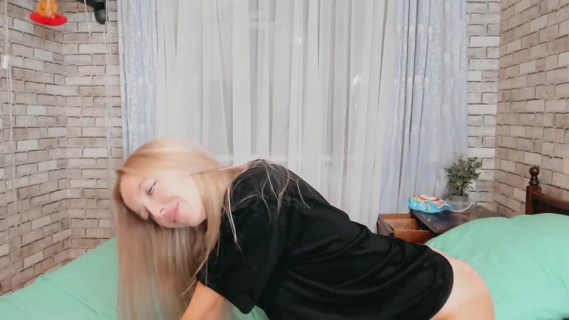 Gallery image thumbnail from Ambri_Lili's myfreecams stream on, 08/26/2024, 22:13 image 7 of 20
