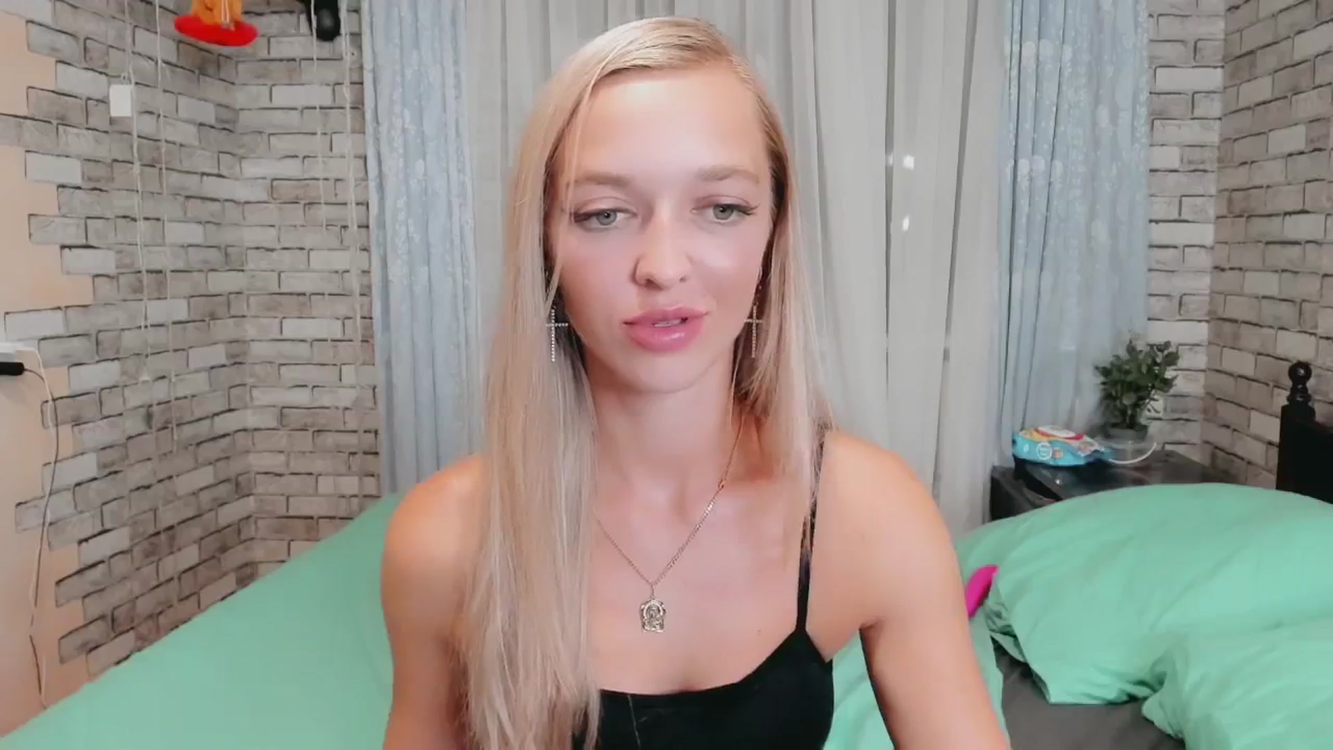Gallery image thumbnail from Ambri_Lili's myfreecams stream on, 08/27/2024, 19:34 image 8 of 20