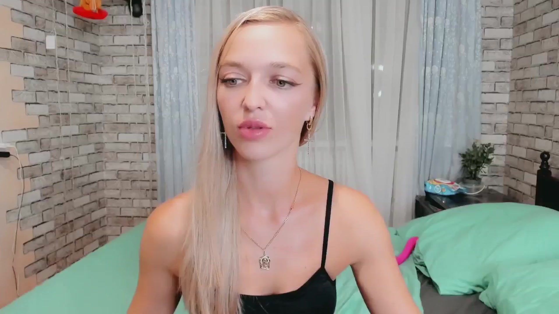Gallery image thumbnail from Ambri_Lili's myfreecams stream on, 08/27/2024, 19:34 image 10 of 20