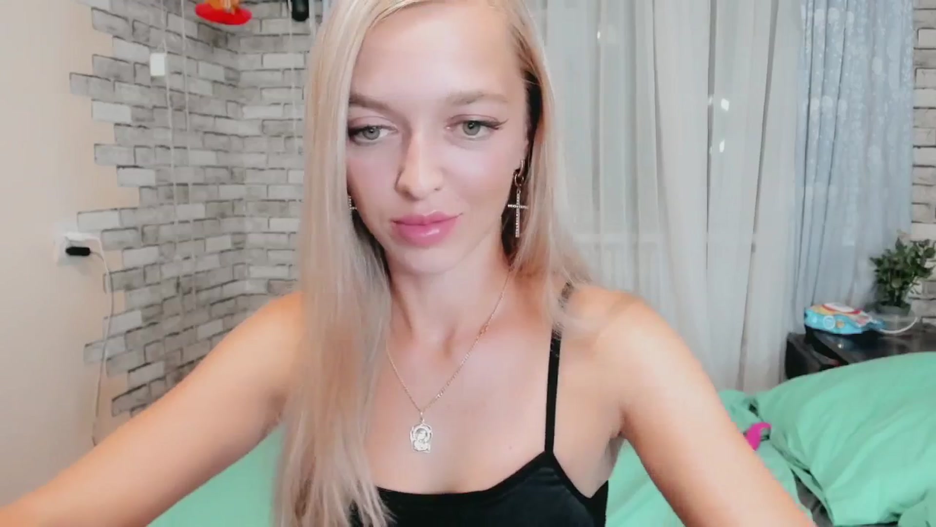 Gallery image thumbnail from Ambri_Lili's myfreecams stream on, 08/27/2024, 19:59 image 2 of 20