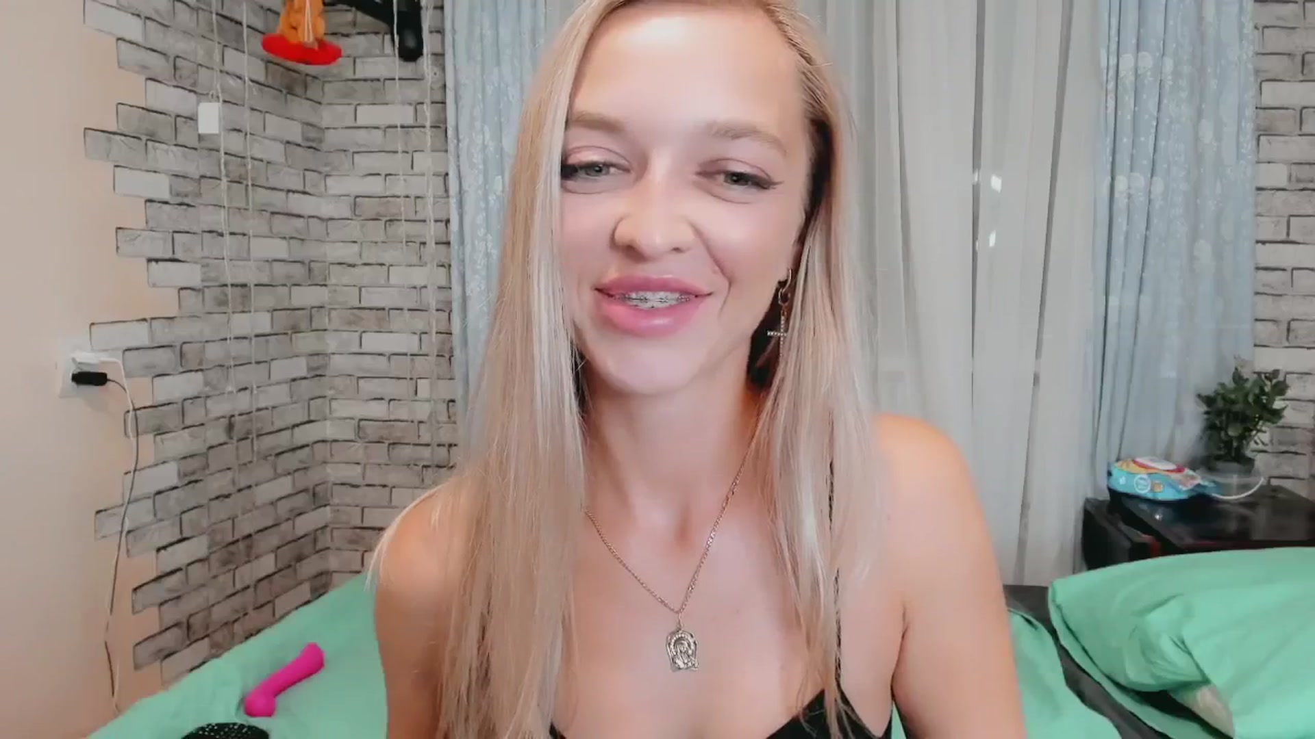 Gallery image thumbnail from Ambri_Lili's myfreecams stream on, 08/27/2024, 20:54 image 4 of 20