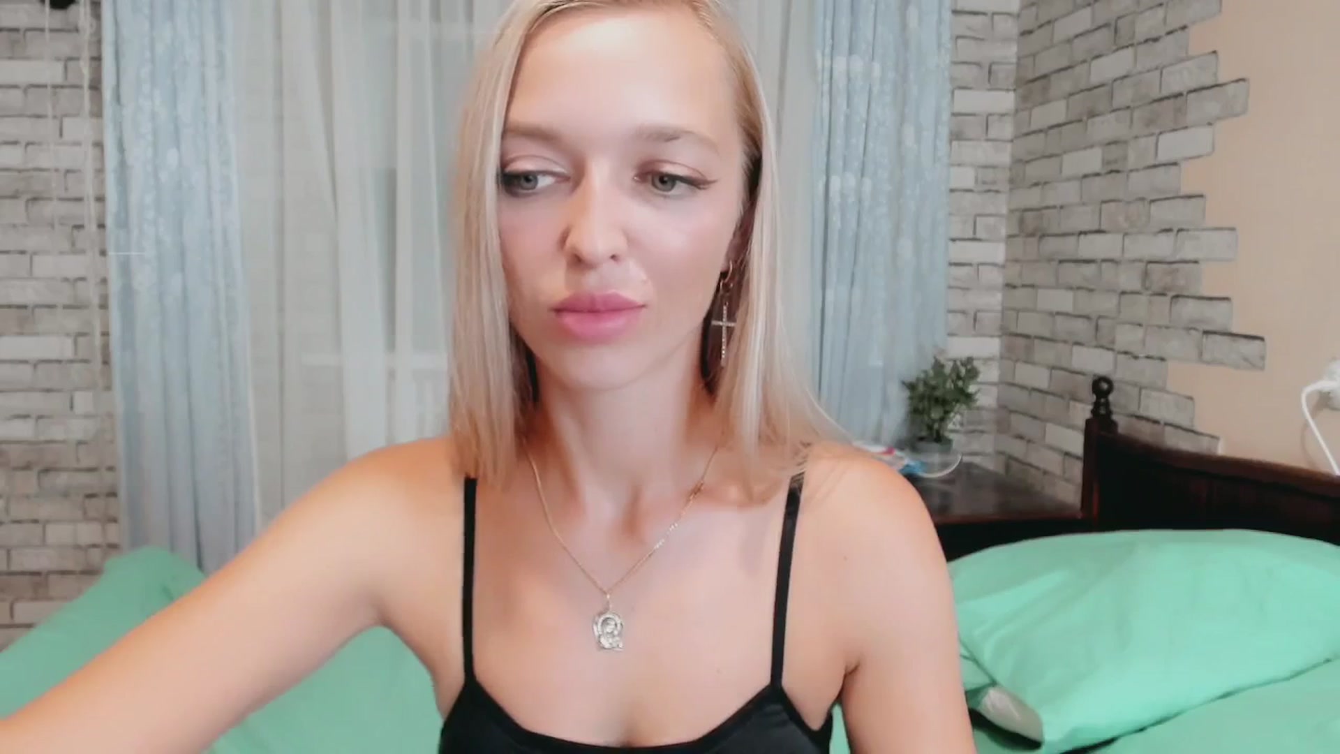 Gallery image thumbnail from Ambri_Lili's myfreecams stream on, 08/27/2024, 21:33 image 10 of 20