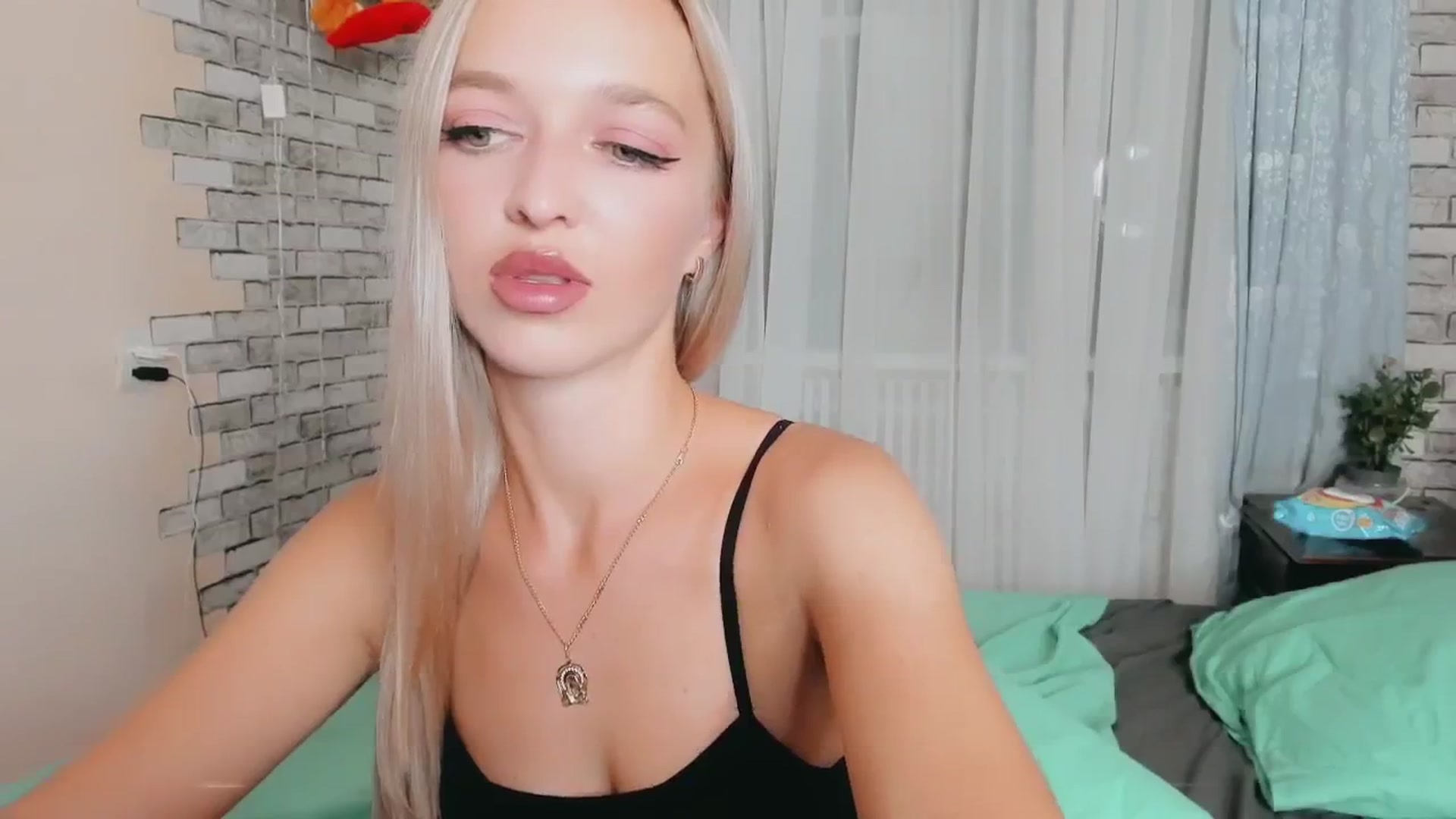 Gallery image thumbnail from Ambri_Lili's myfreecams stream on, 08/28/2024, 22:18 image 6 of 20