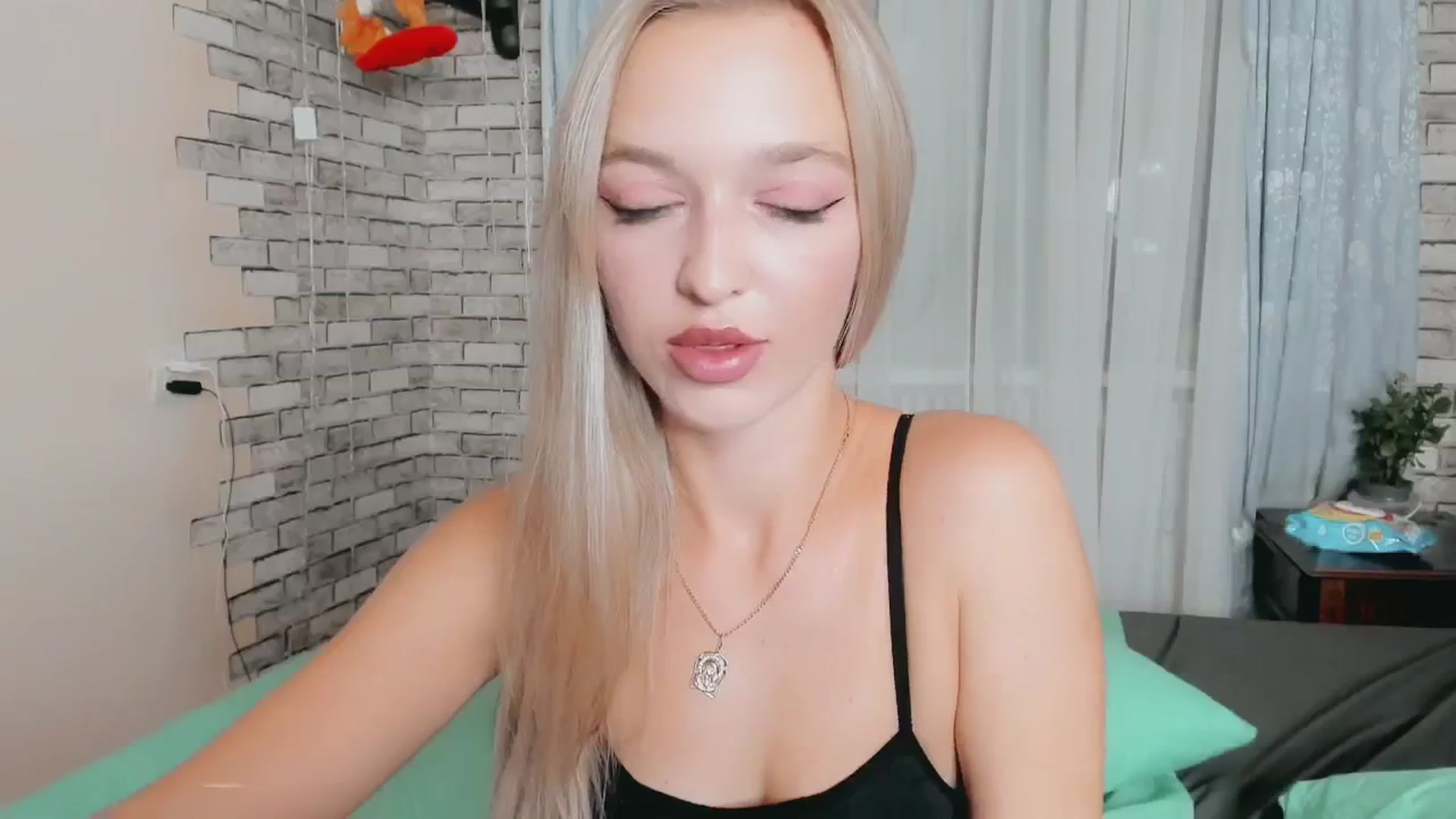 Gallery image thumbnail from Ambri_Lili's myfreecams stream on, 08/28/2024, 22:18 image 9 of 20