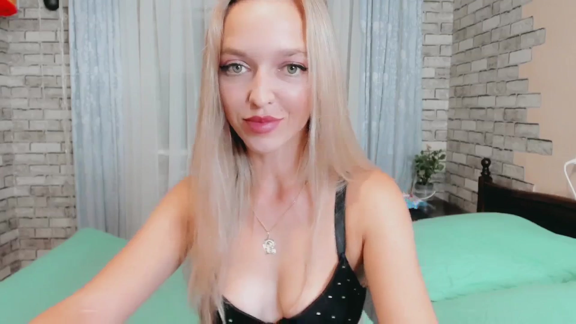 Gallery image thumbnail from Ambri_Lili's myfreecams stream on, 08/29/2024, 19:06 image 9 of 20