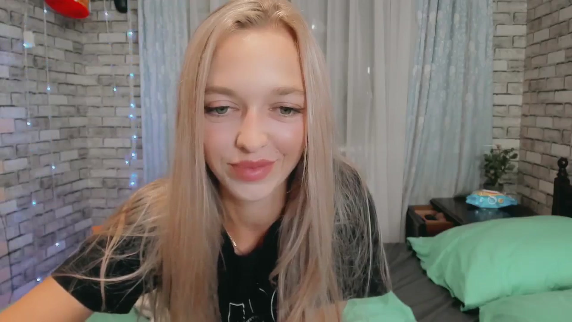 Gallery image thumbnail from Ambri_Lili's myfreecams stream on, 09/02/2024, 21:12 image 11 of 20