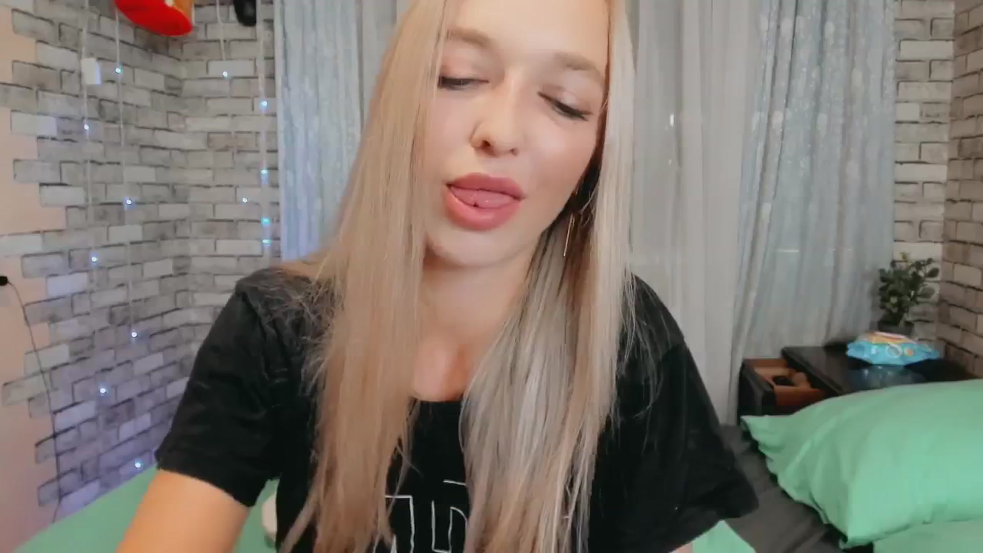Gallery image thumbnail from Ambri_Lili's myfreecams stream on, 09/02/2024, 21:12 image 15 of 20