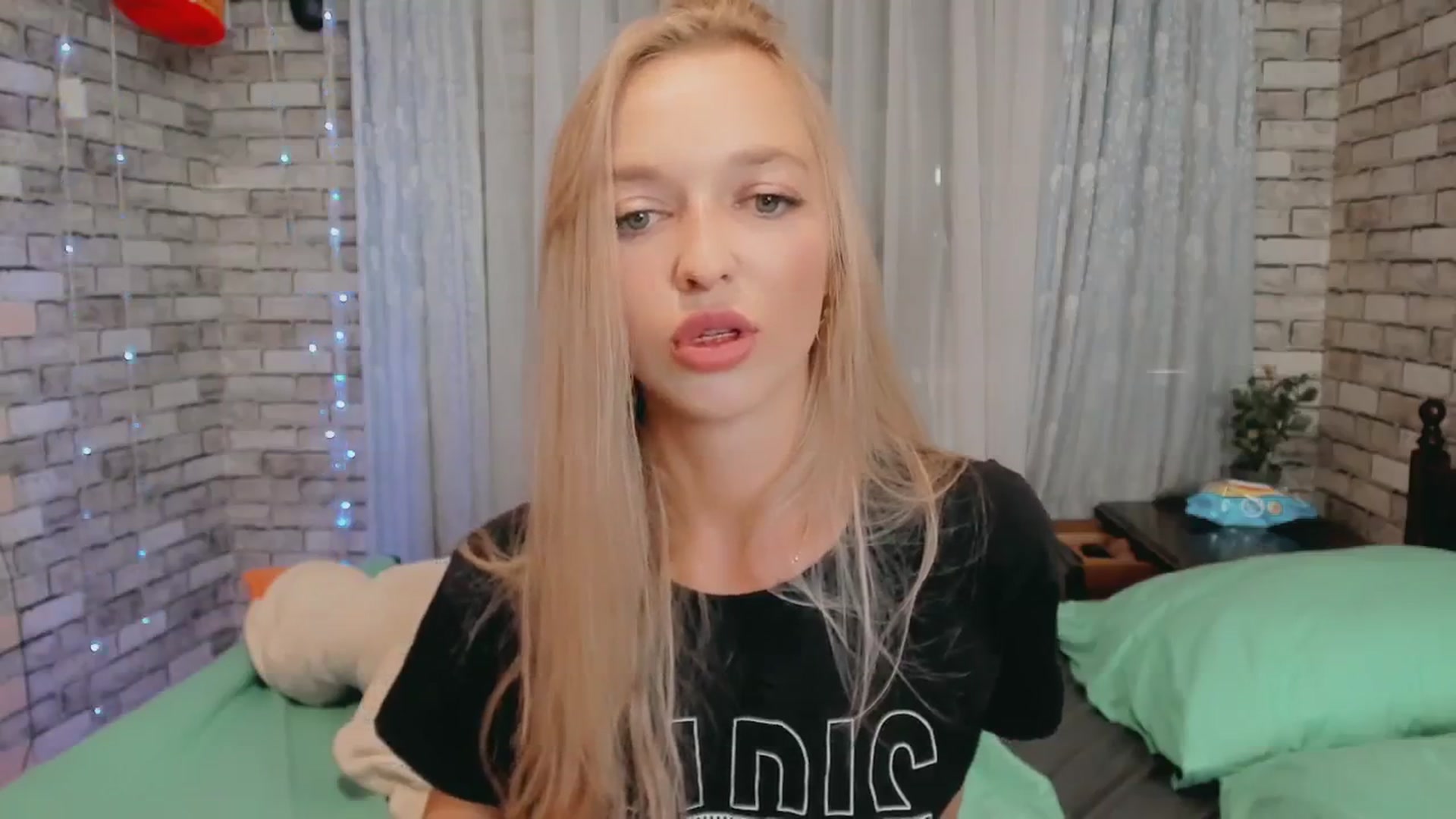 Gallery image thumbnail from Ambri_Lili's myfreecams stream on, 09/02/2024, 21:12 image 10 of 20