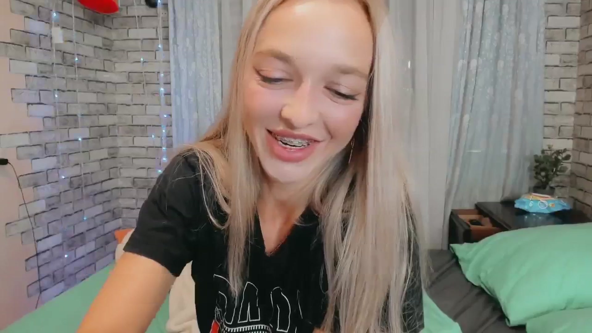Gallery image thumbnail from Ambri_Lili's myfreecams stream on, 09/02/2024, 21:12 image 18 of 20