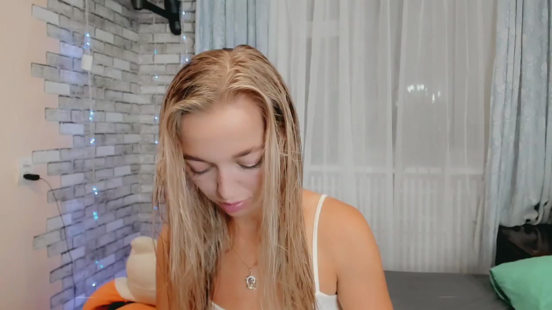 Gallery image thumbnail from Ambri_Lili's myfreecams stream on, 09/24/2024, 20:15 image 1 of 20