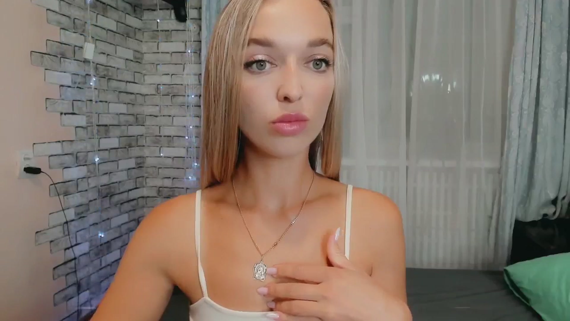 Gallery image thumbnail from Ambri_Lili's myfreecams stream on, 09/24/2024, 20:15 image 7 of 20