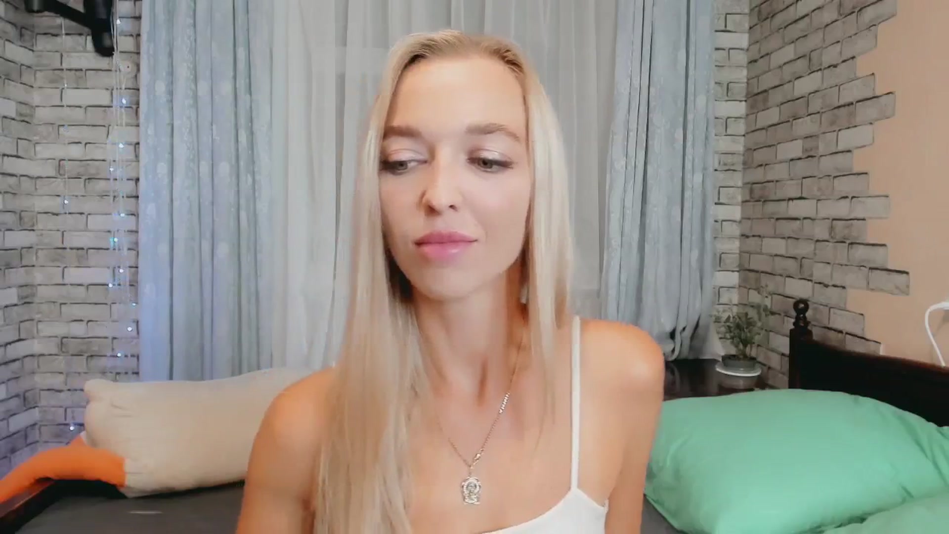 Gallery image thumbnail from Ambri_Lili's myfreecams stream on, 09/24/2024, 20:15 image 19 of 20