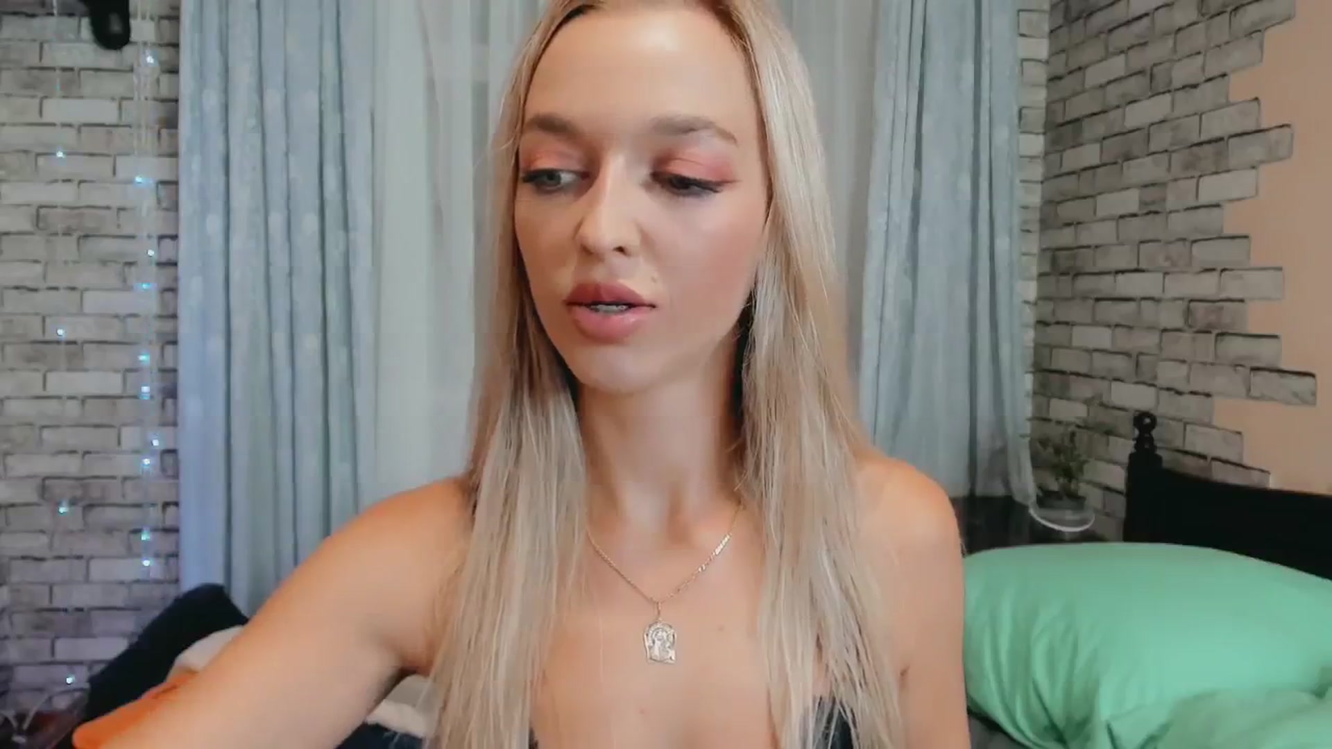 Gallery image thumbnail from Ambri_Lili's myfreecams stream on, 09/30/2024, 19:42 image 10 of 20