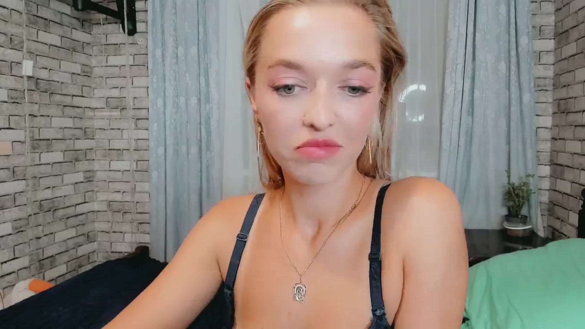 Gallery image thumbnail from Ambri_Lili's myfreecams stream on, 10/02/2024, 19:07 image 8 of 20