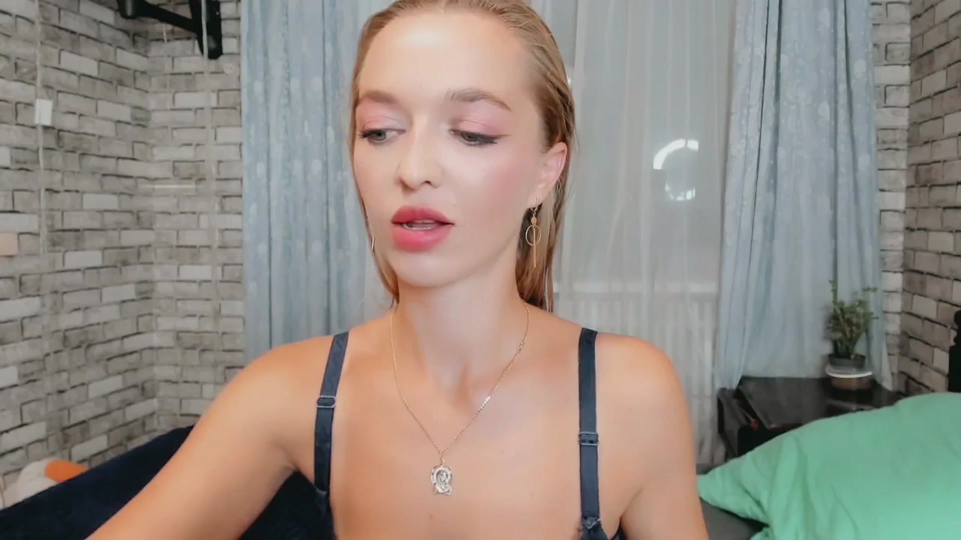 Gallery image thumbnail from Ambri_Lili's myfreecams stream on, 10/02/2024, 19:07 image 4 of 20