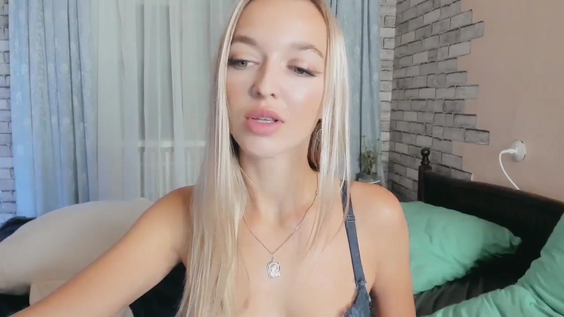 Gallery image thumbnail from Ambri_Lili's myfreecams stream on, 10/09/2024, 22:18 image 16 of 20