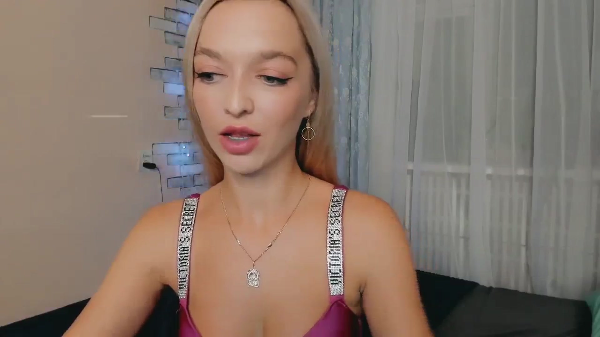 Gallery image thumbnail from Ambri_Lili's myfreecams stream on, 10/12/2024, 21:17 image 12 of 20
