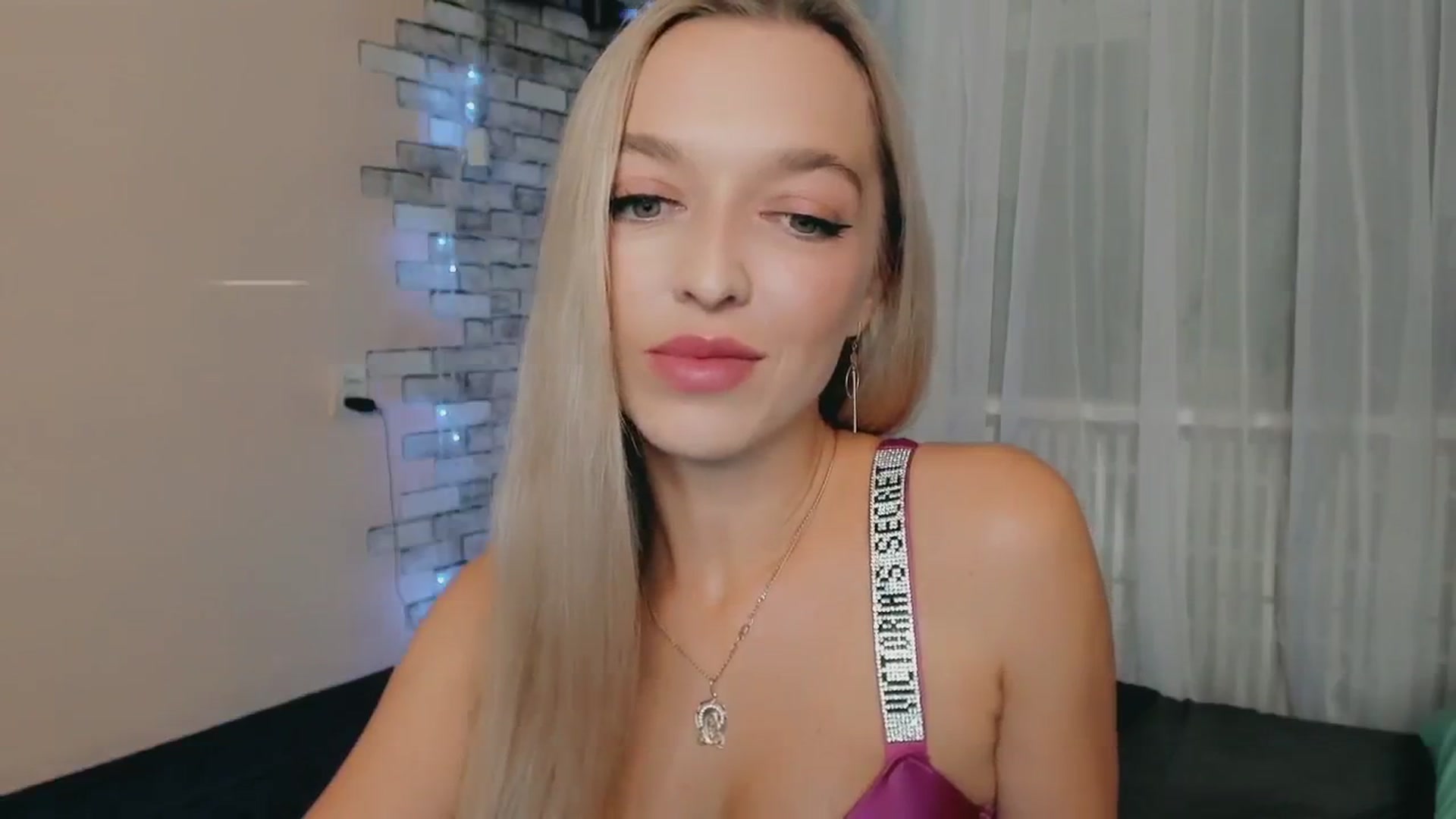 Gallery image thumbnail from Ambri_Lili's myfreecams stream on, 10/12/2024, 21:17 image 11 of 20