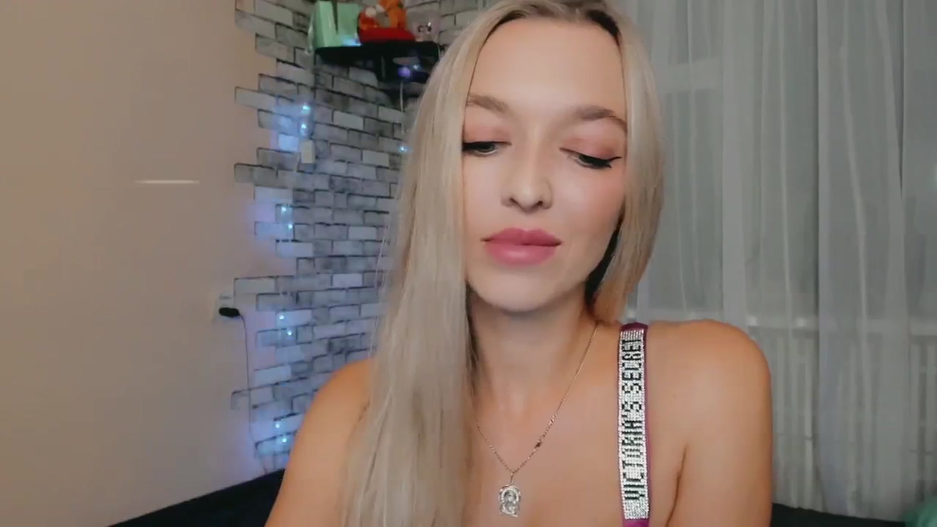 Gallery image thumbnail from Ambri_Lili's myfreecams stream on, 10/12/2024, 21:17 image 6 of 20