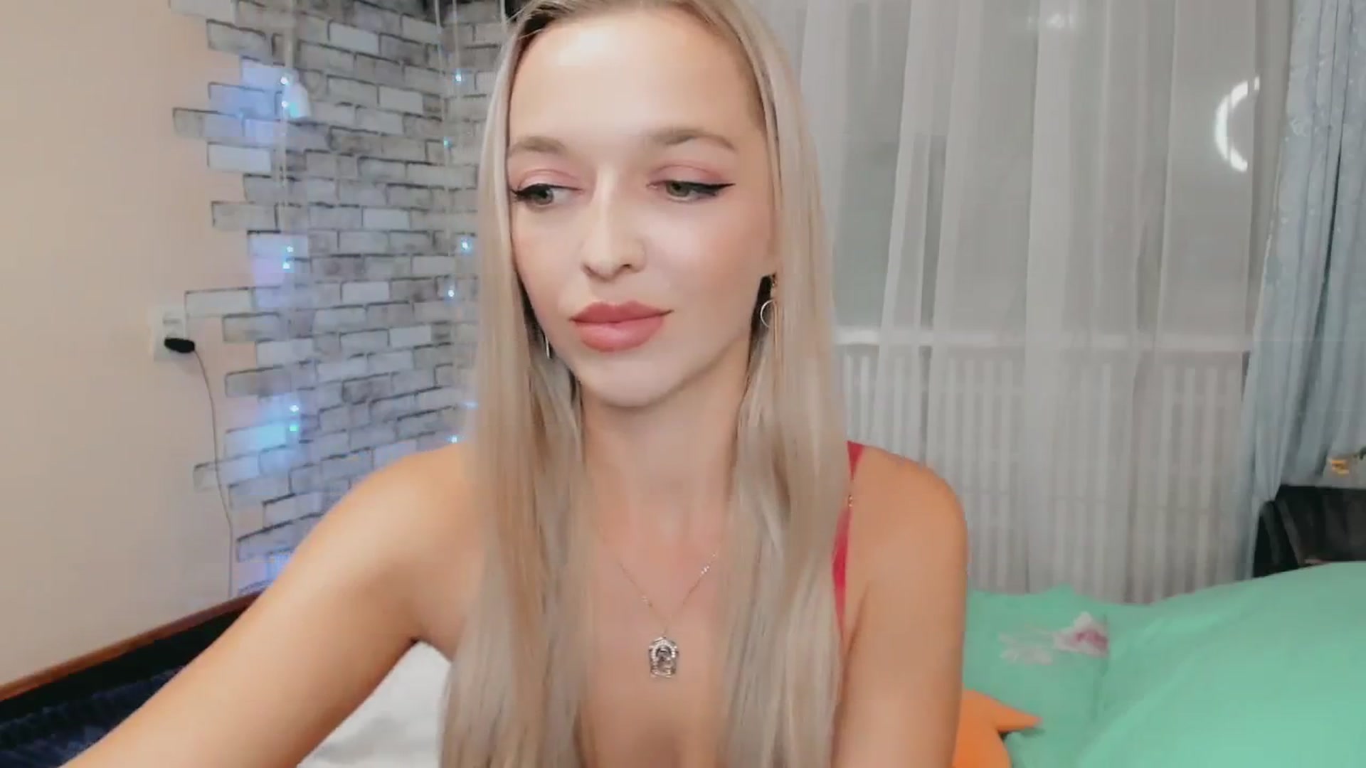 Gallery image thumbnail from Ambri_Lili's myfreecams stream on, 10/16/2024, 20:00 image 18 of 20