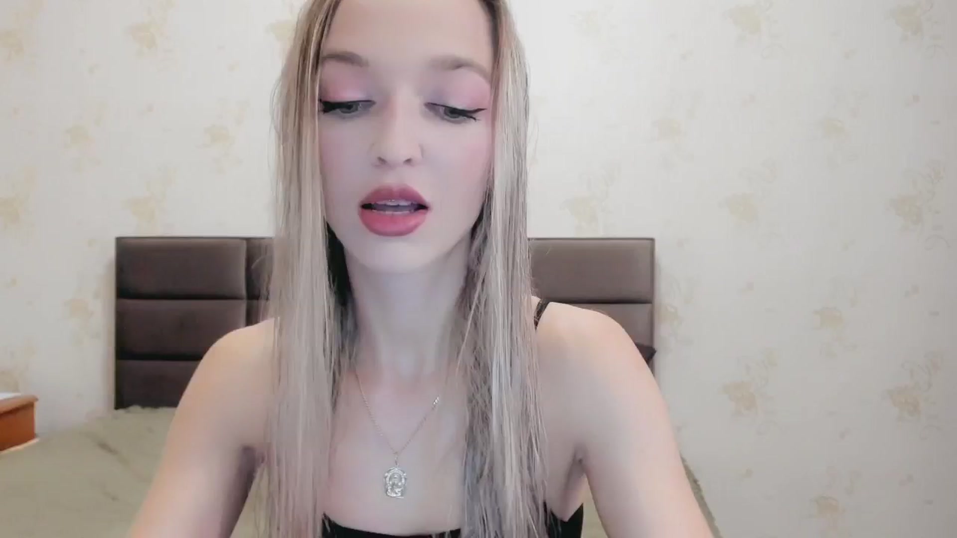 Gallery image thumbnail from Ambri_Lili's myfreecams stream on, 12/24/2024, 22:47 image 1 of 20