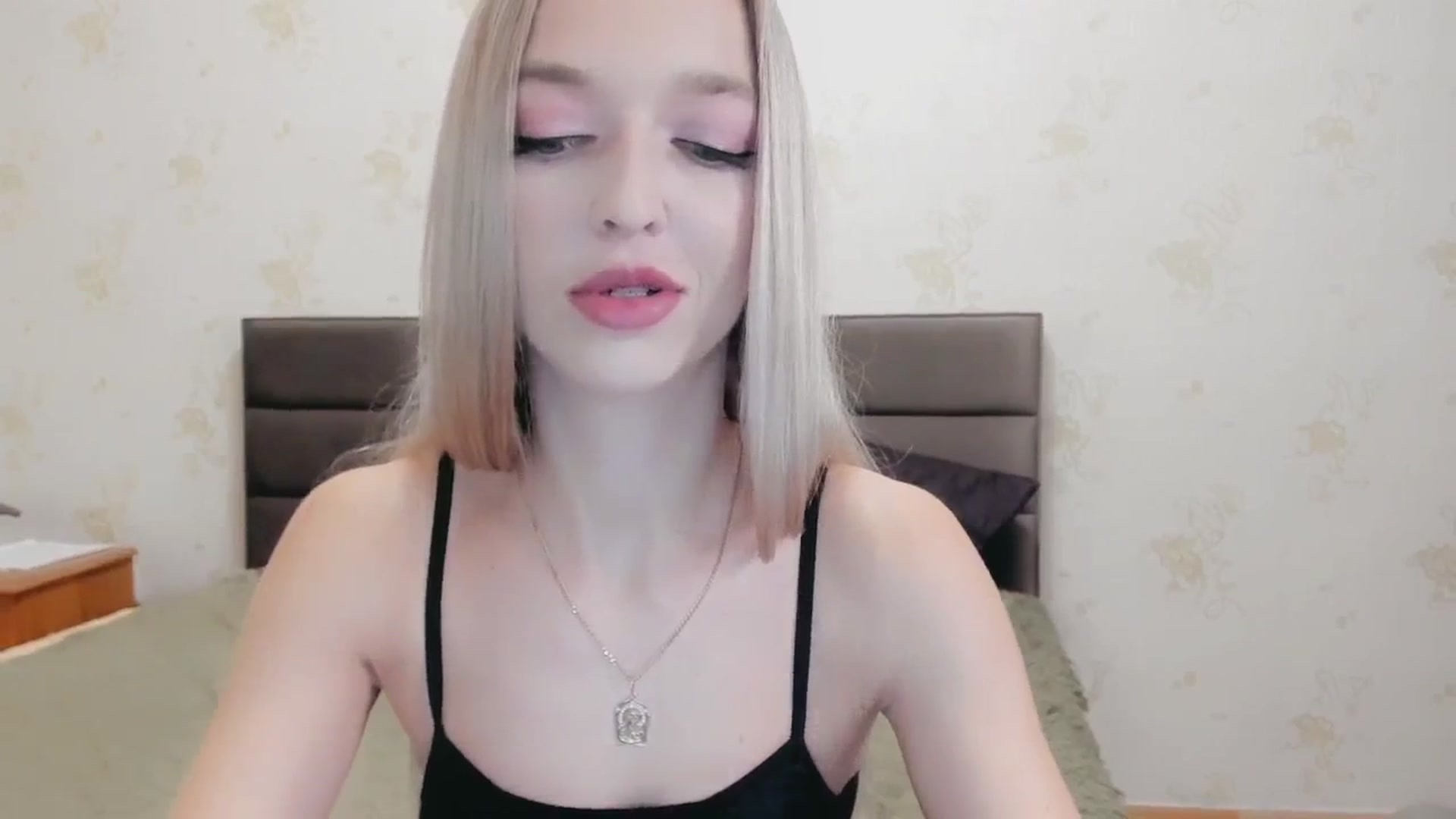 Gallery image thumbnail from Ambri_Lili's myfreecams stream on, 12/24/2024, 22:47 image 17 of 20