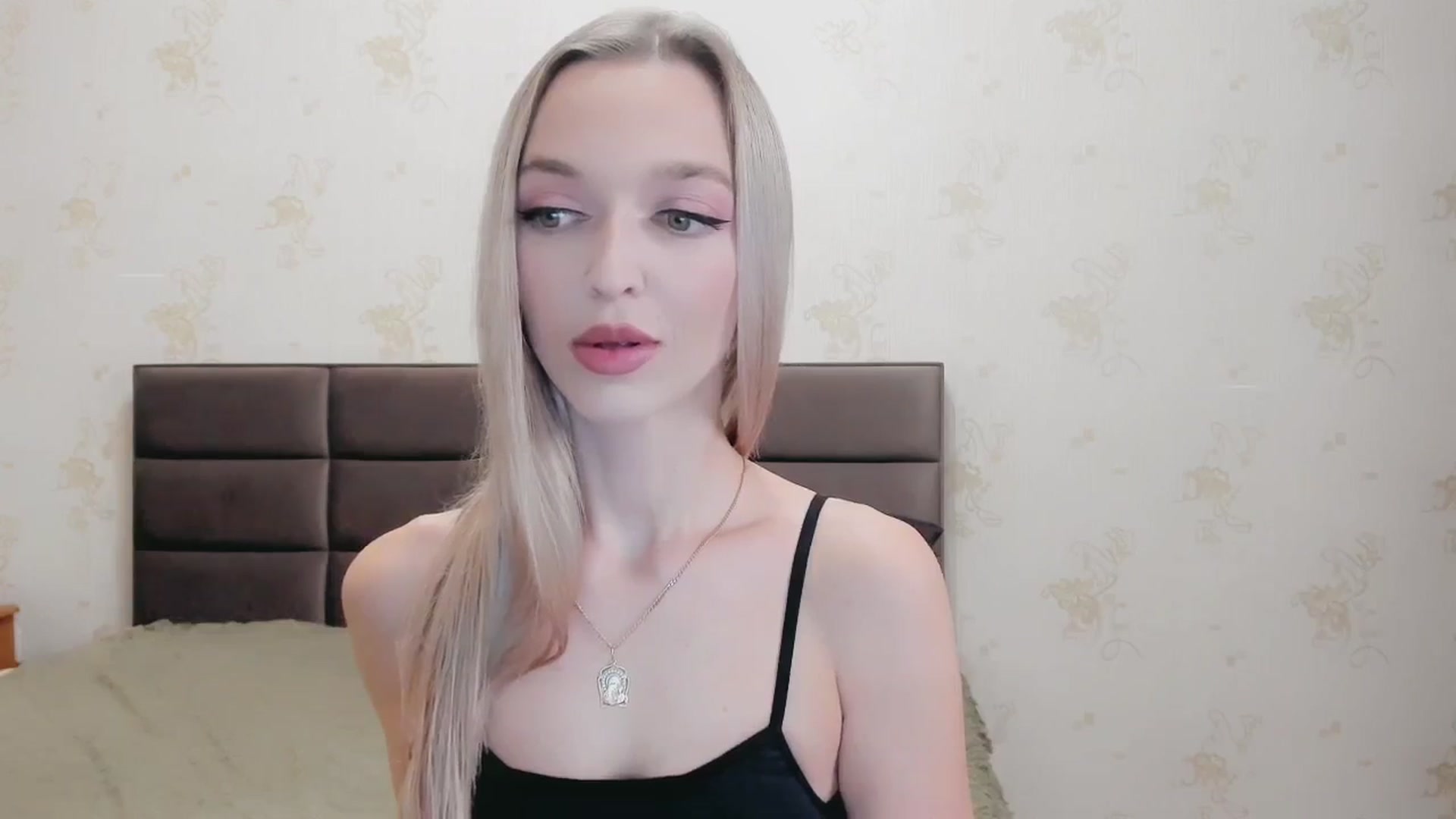 Gallery image thumbnail from Ambri_Lili's myfreecams stream on, 12/24/2024, 22:47 image 9 of 20