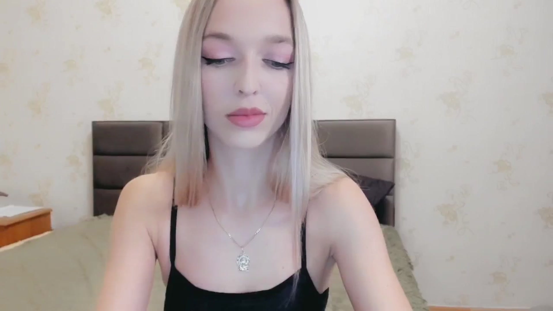 Gallery image thumbnail from Ambri_Lili's myfreecams stream on, 12/24/2024, 22:47 image 18 of 20